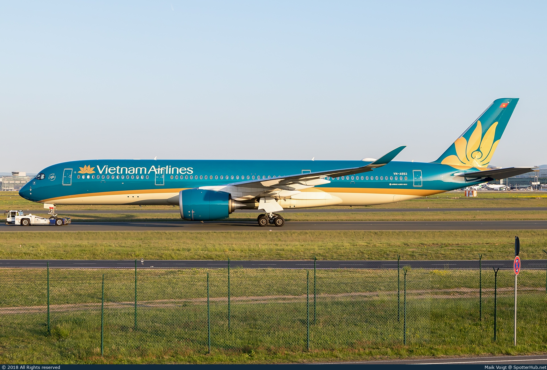 Photo of VN-A893 - Airbus A350-941 operated by Vietnam Airlines
