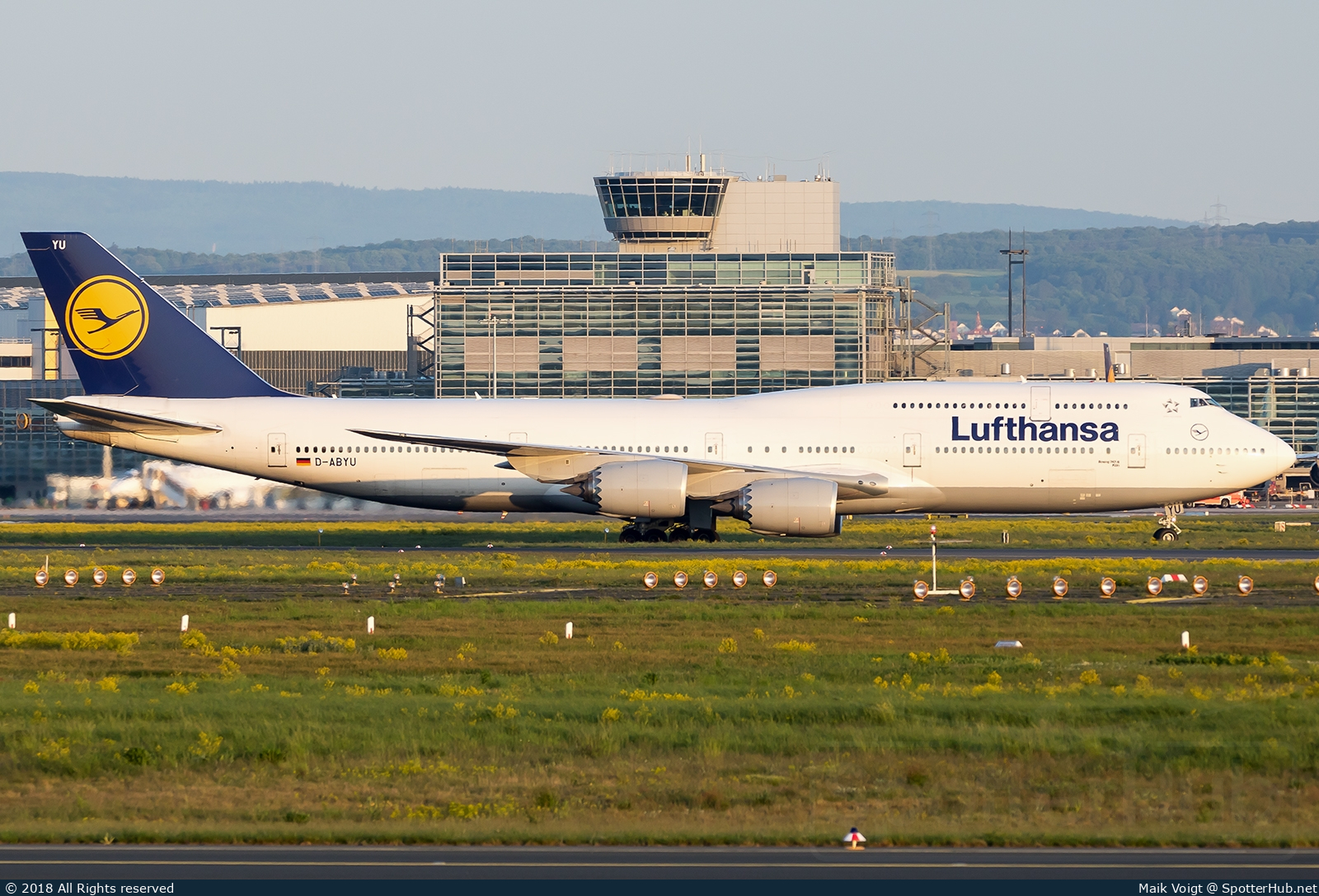 Photo of D-ABYU - Boeing 747-830 operated by Lufthansa
