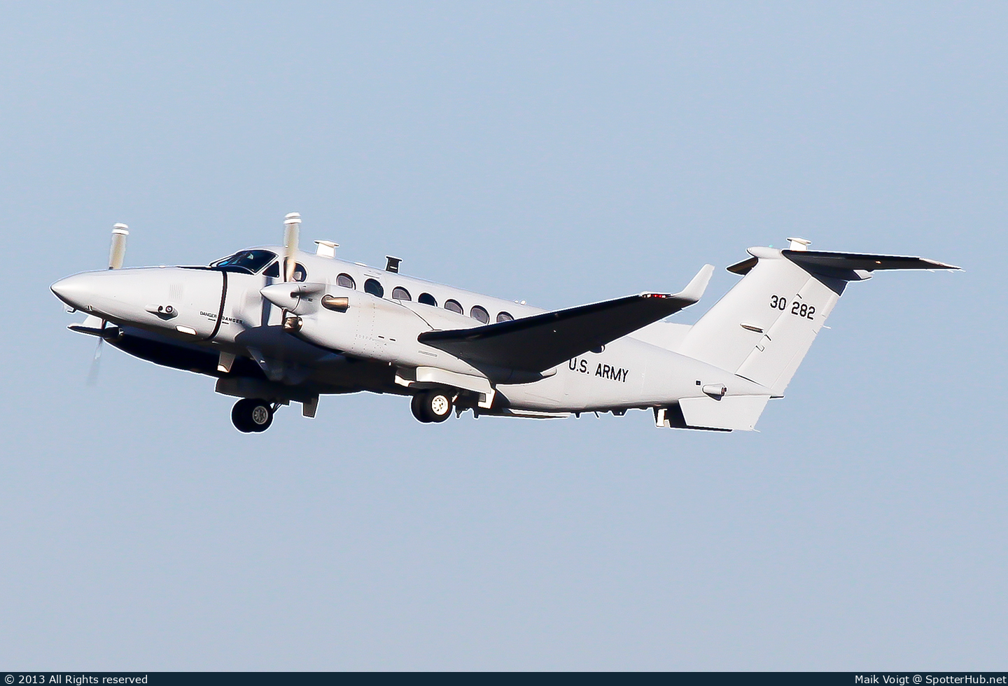 Photo of 13-00282 - Beechcraft MC-12S Huron operated by US Army