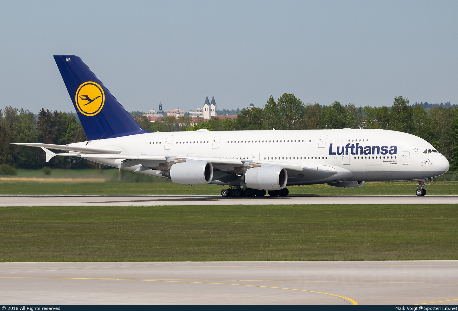 Photo of D-AIMB - Airbus A380-841 operated by Lufthansa