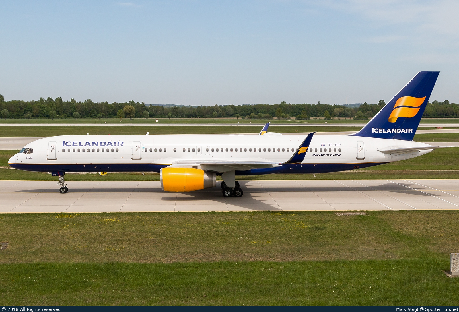 Photo of TF-FIP - Boeing 757-208 operated by Icelandair