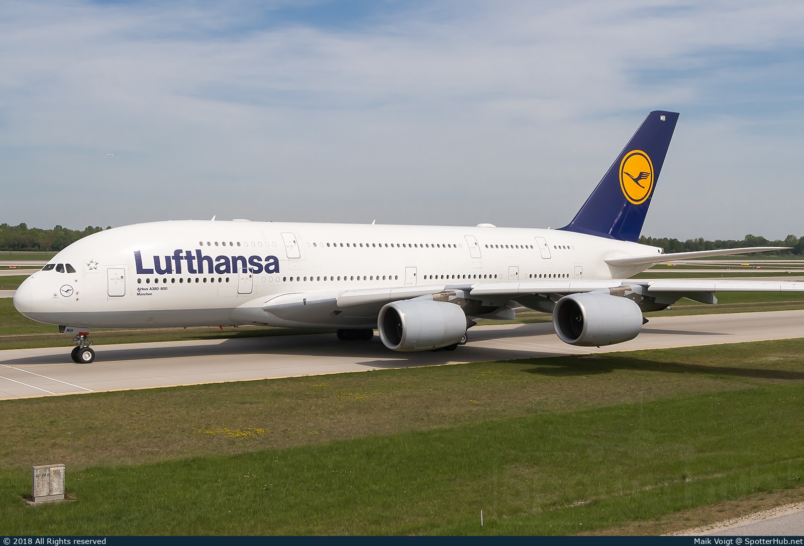 Photo of D-AIMB - Airbus A380-841 operated by Lufthansa
