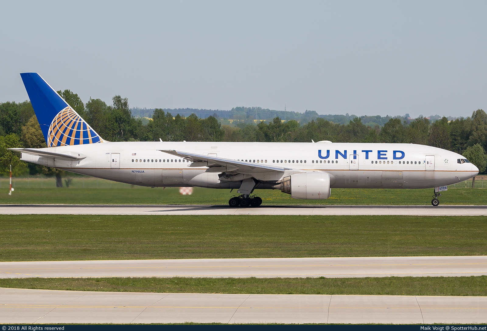Photo of N798UA - Boeing 777-222(ER) operated by United Airlines