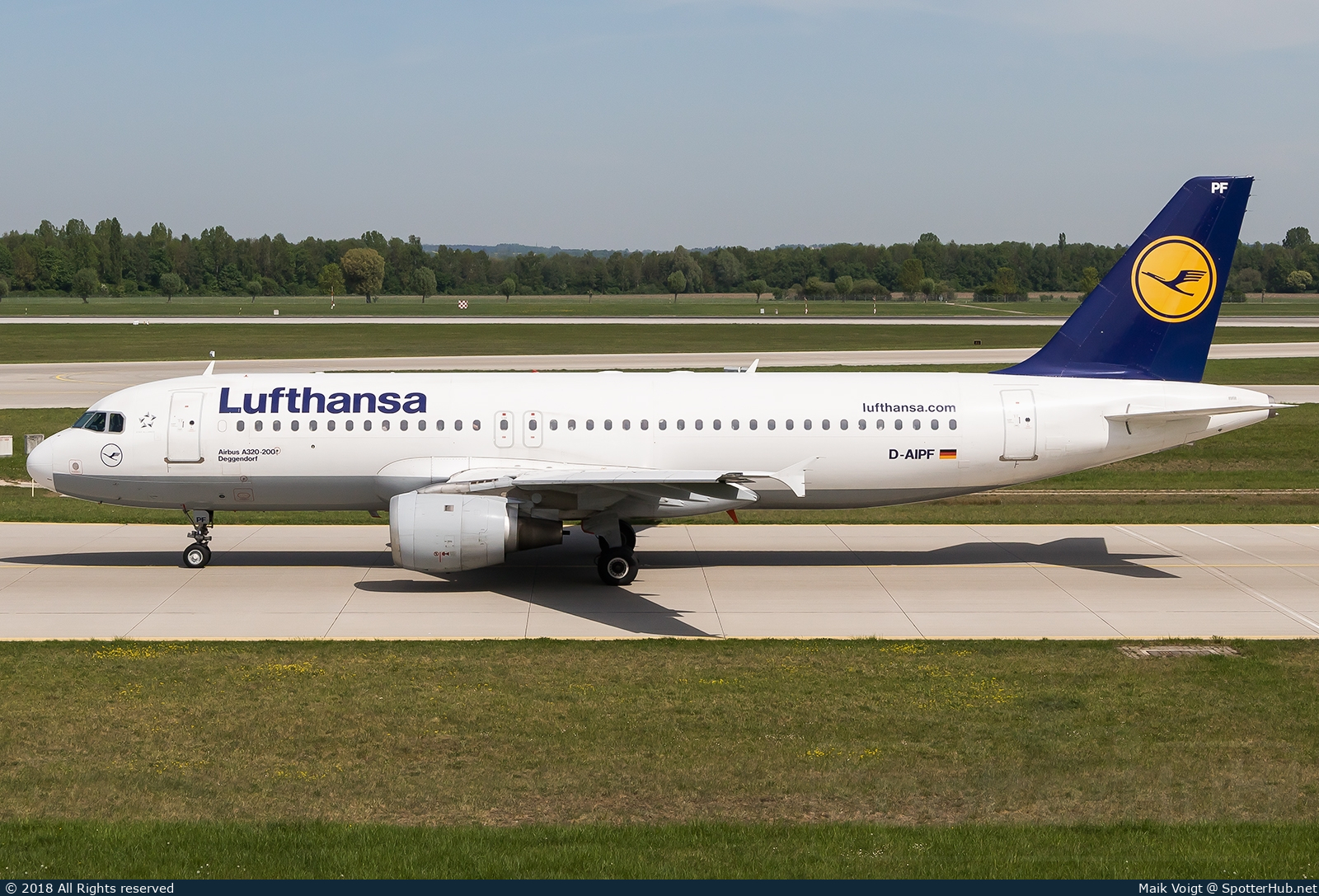 Photo of D-AIPF - Airbus A320-211 operated by Lufthansa