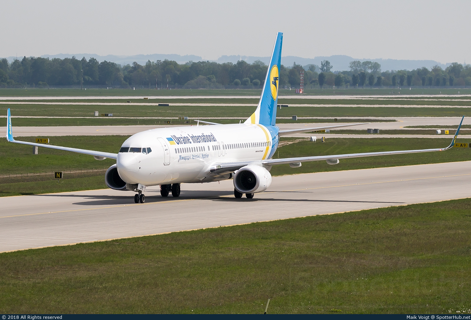 Photo of UR-UIB - Boeing 737-8KV operated by Ukraine International Airlines