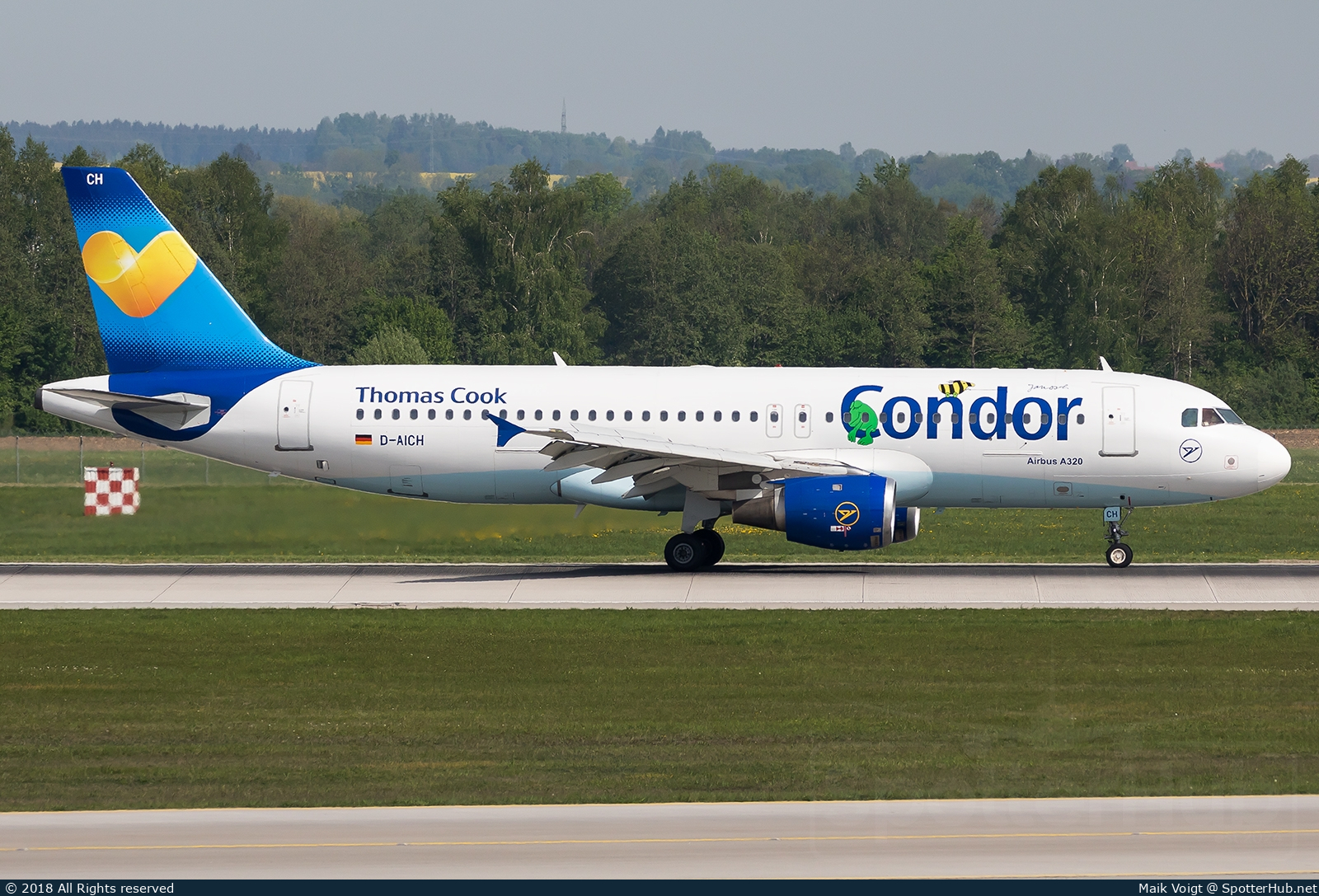 Photo of D-AICH - Airbus A320-212 operated by Condor