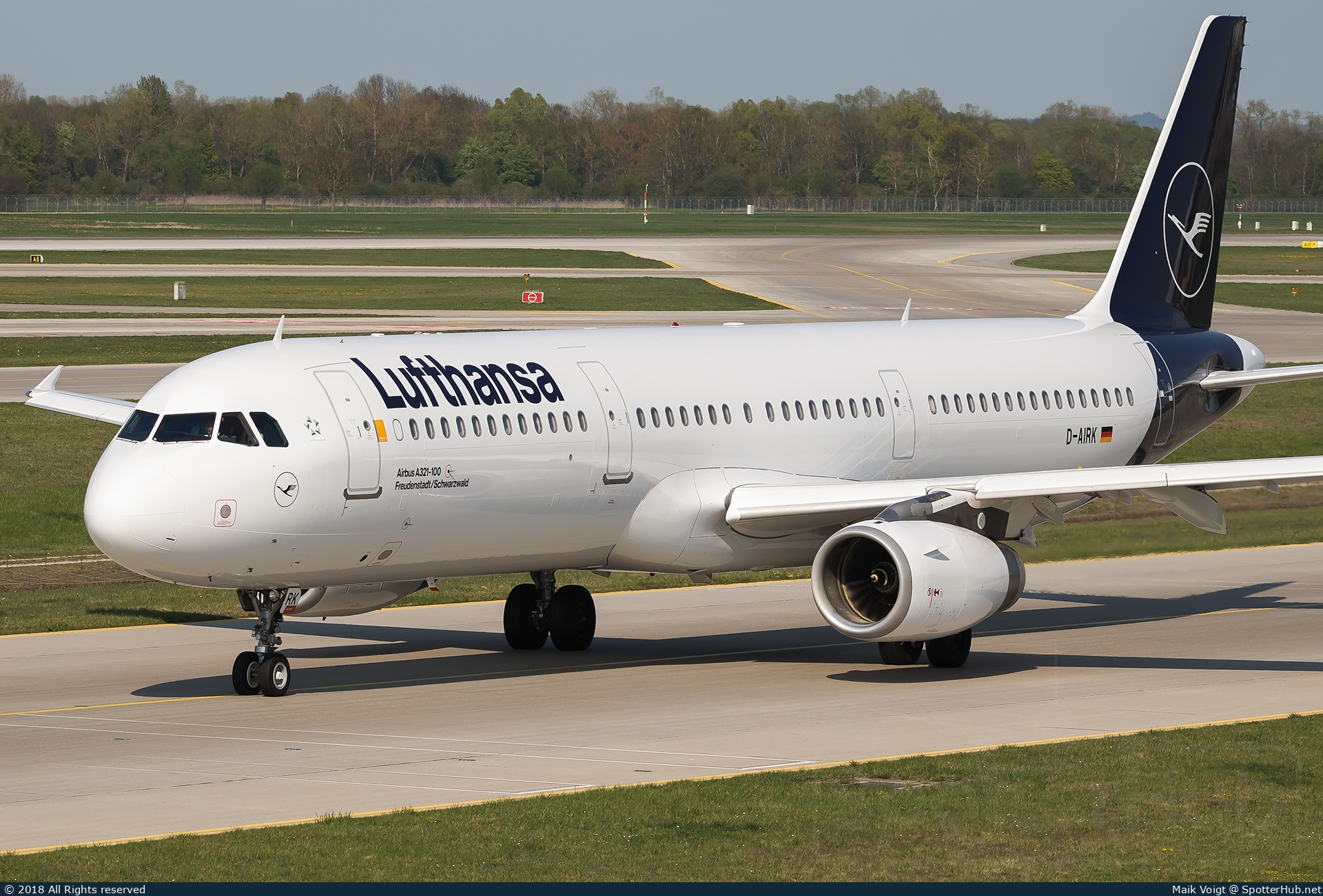 Photo of D-AIRK - Airbus A321-131 operated by Lufthansa