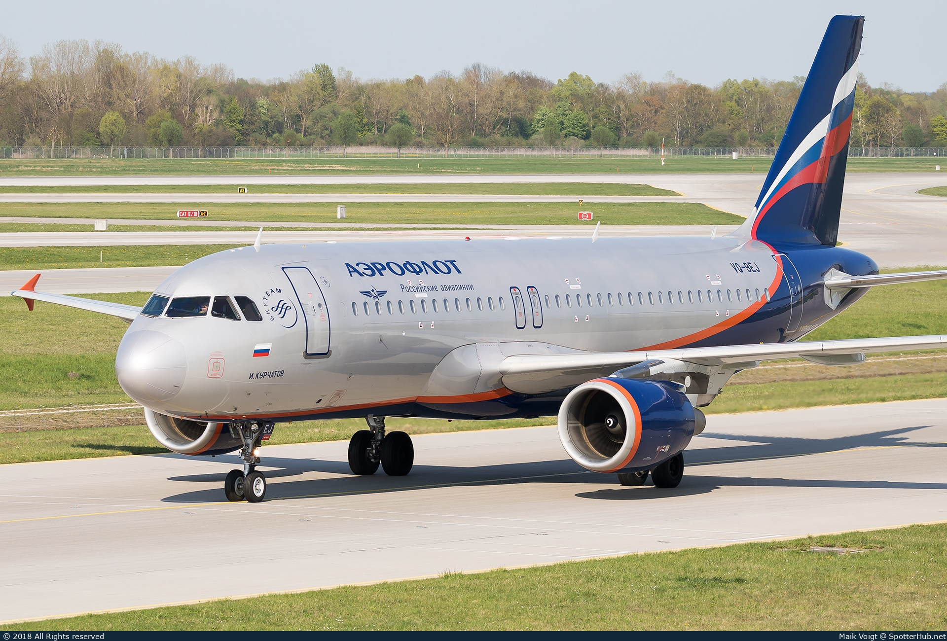 Photo of VQ-BEJ - Airbus A320-214 operated by Aeroflot