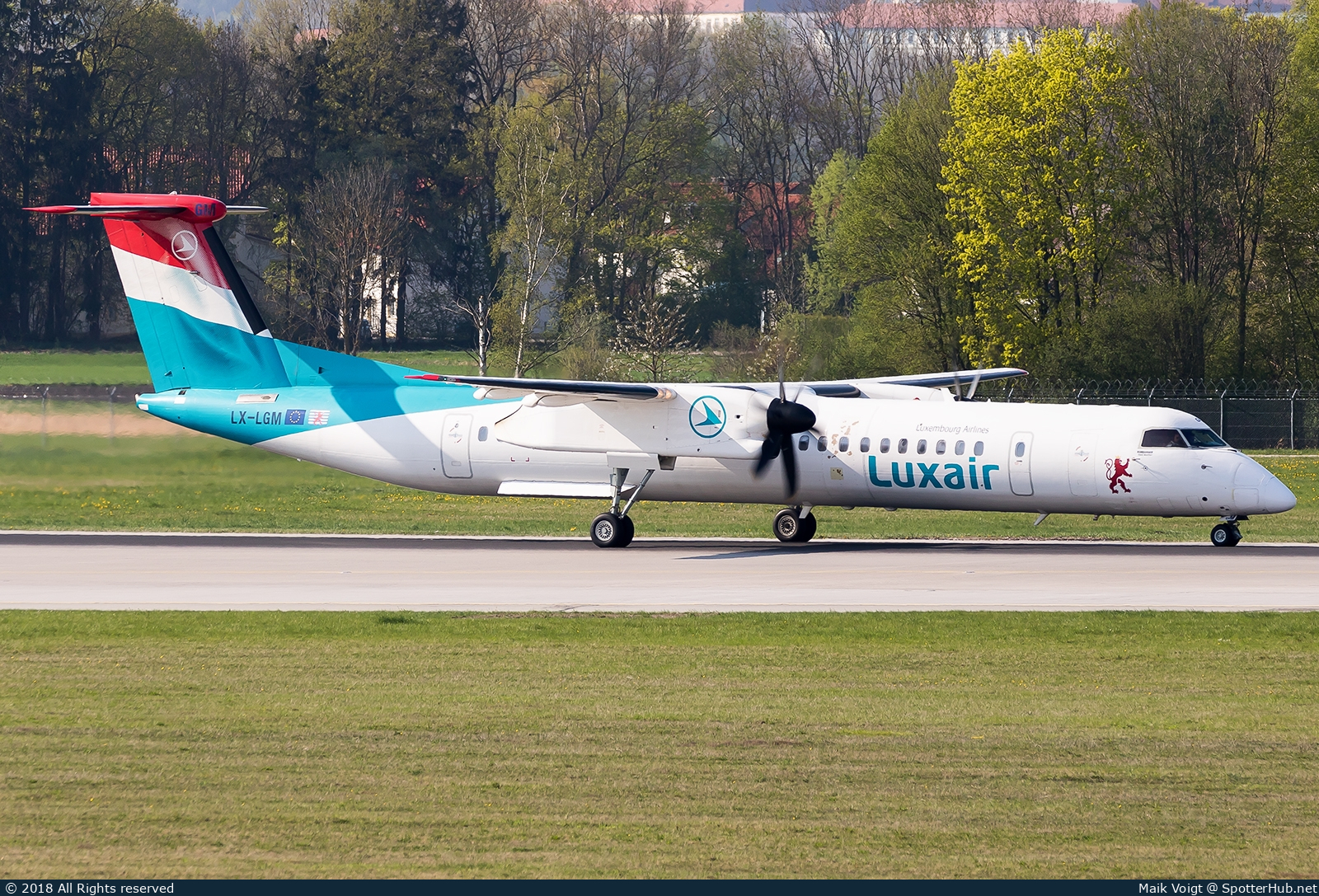Photo of LX-LGM - Bombardier DHC-8-402 Dash 8 Q400 operated by Luxair
