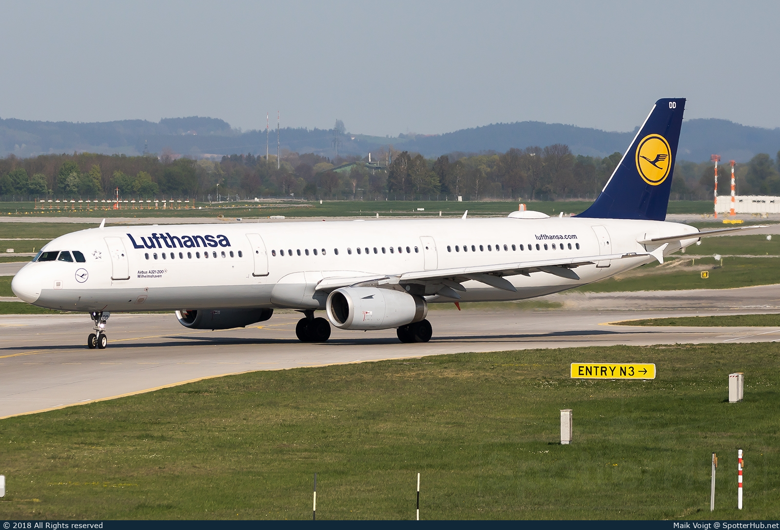 Photo of D-AIDD - Airbus A321-231 operated by Lufthansa