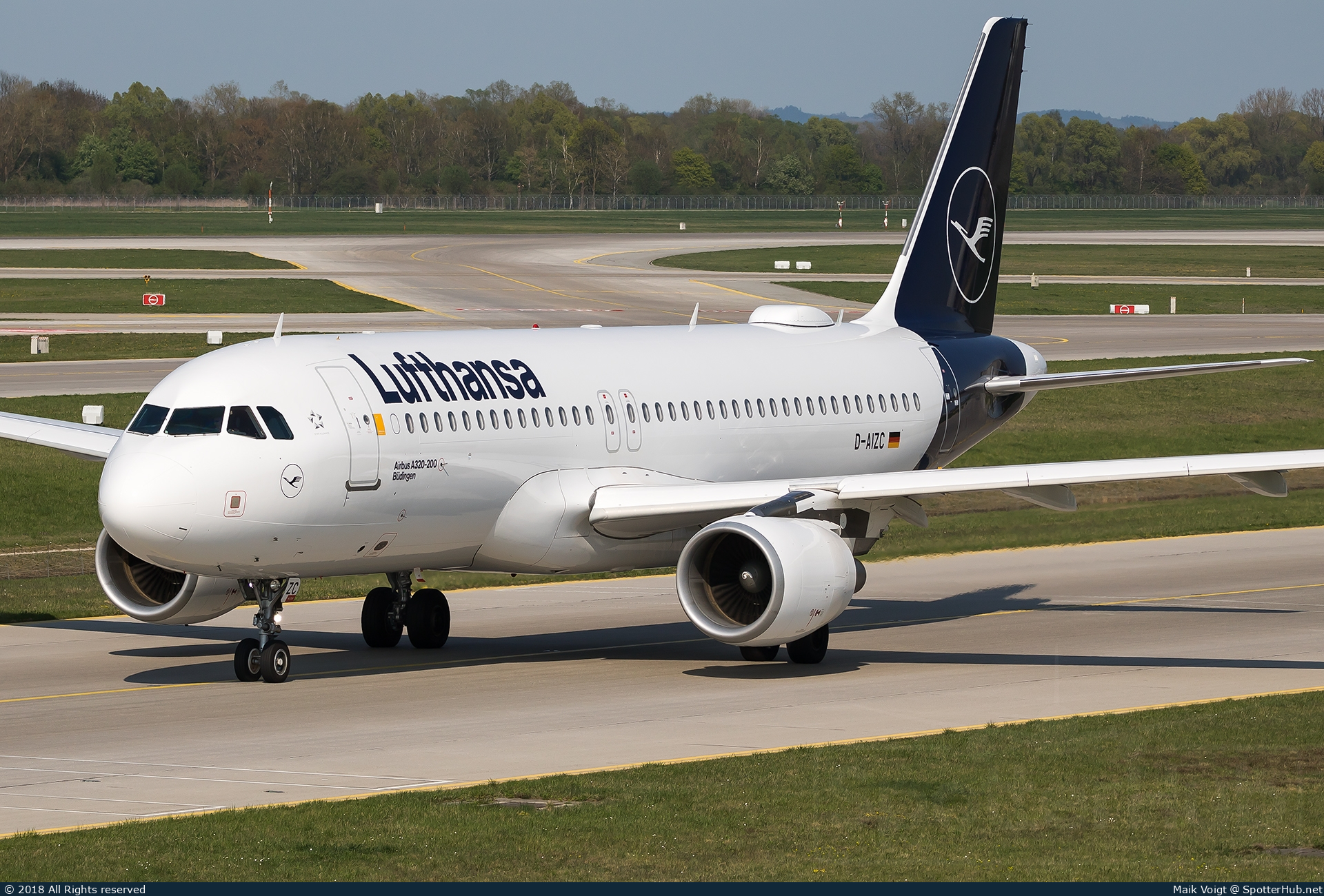 Photo of D-AIZC - Airbus A320-214 operated by Lufthansa