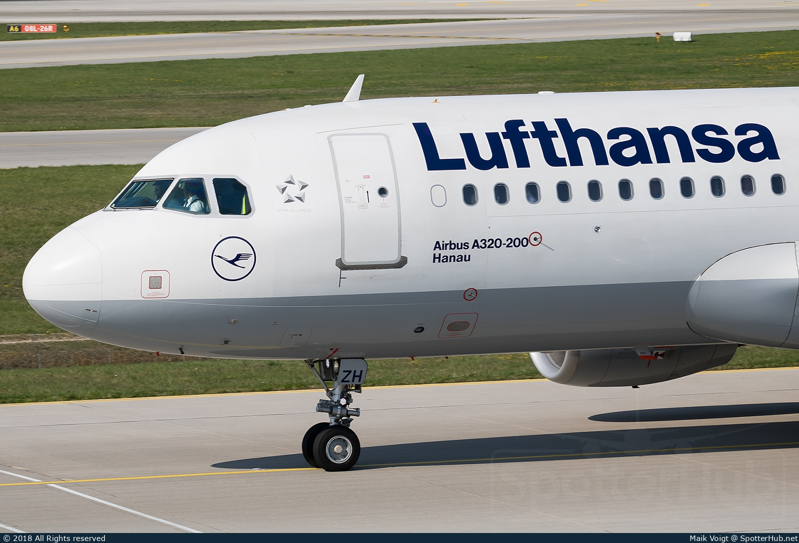 Photo of D-AIZH - Airbus A320-214 operated by Lufthansa
