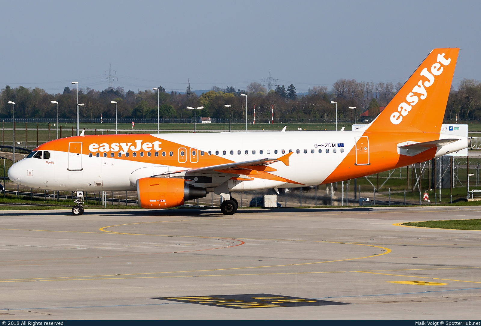 Photo of G-EZDM - Airbus A319-111 operated by easyJet