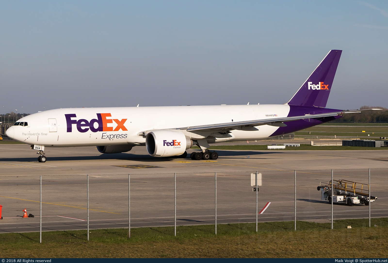 Photo of N844FD - Boeing 777-FHT operated by FedEx