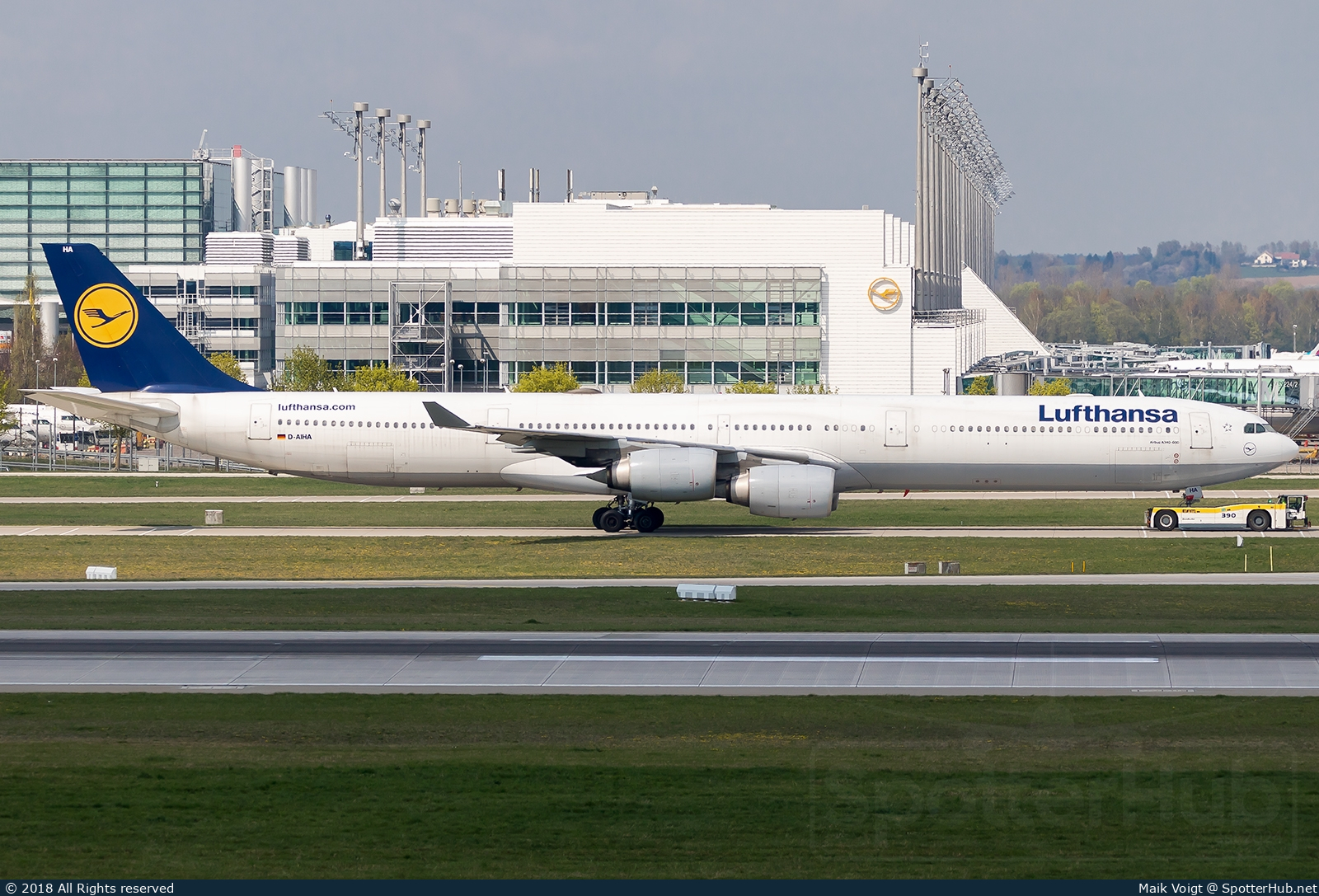 Photo of D-AIHA - Airbus A340-642 operated by Lufthansa