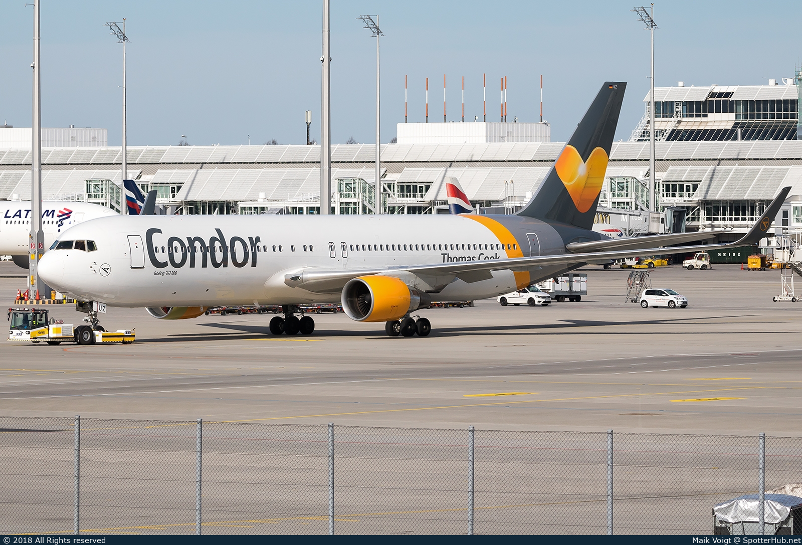 Photo of D-ABUZ - Boeing 767-330(ER) operated by Condor