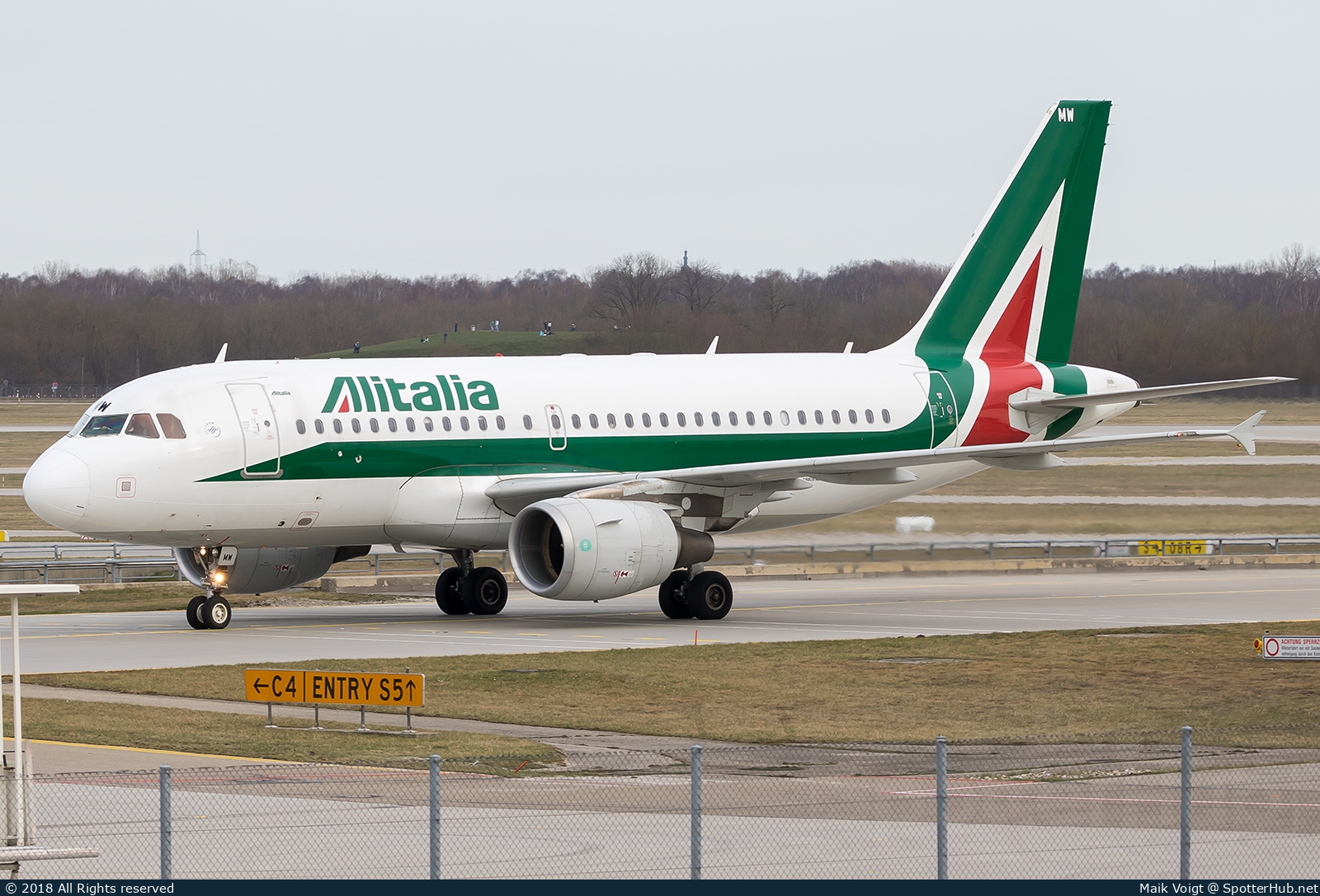 Photo of EI-IMW - Airbus A319-111 operated by Alitalia