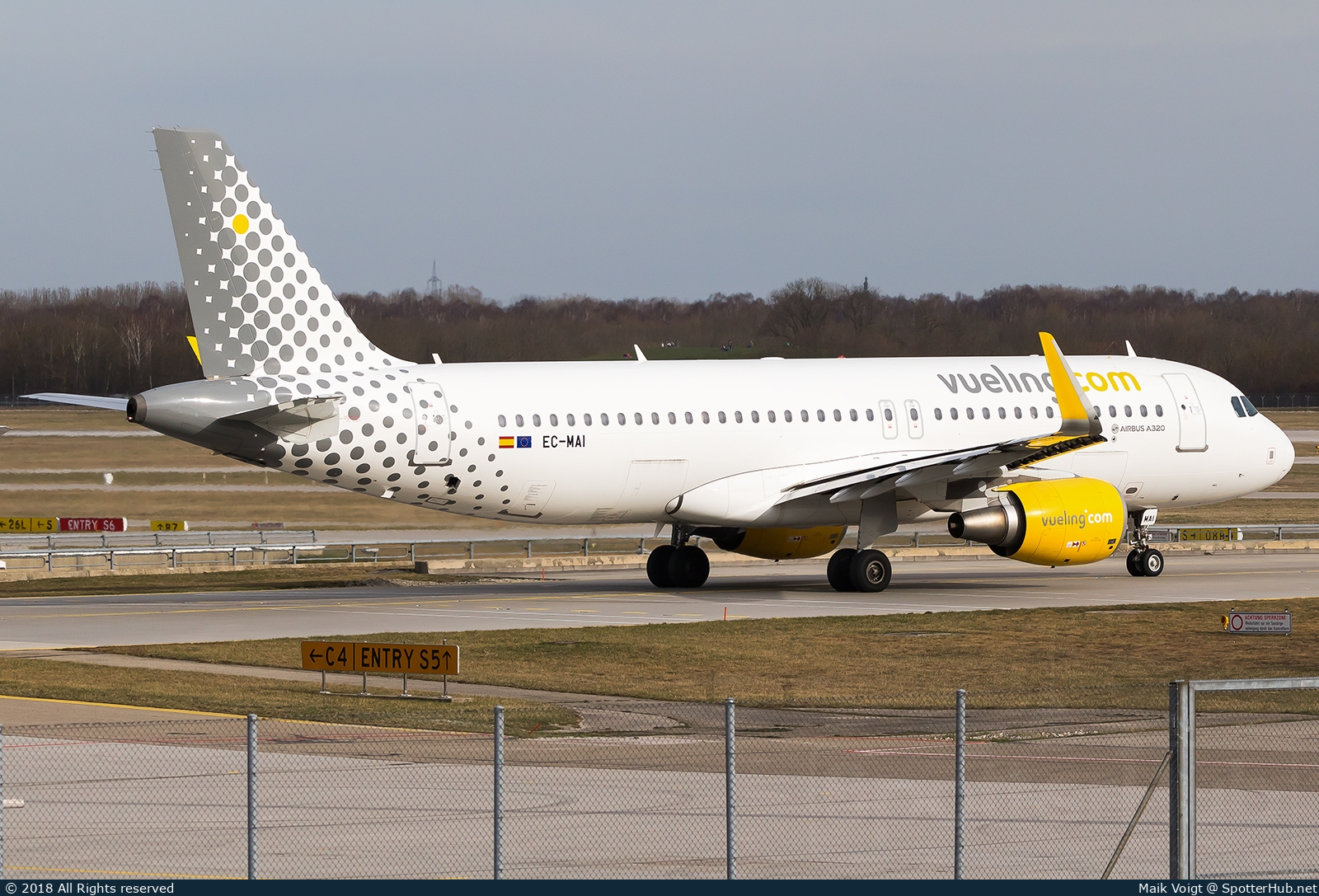 Photo of EC-MAI - Airbus A320-214 operated by Vueling