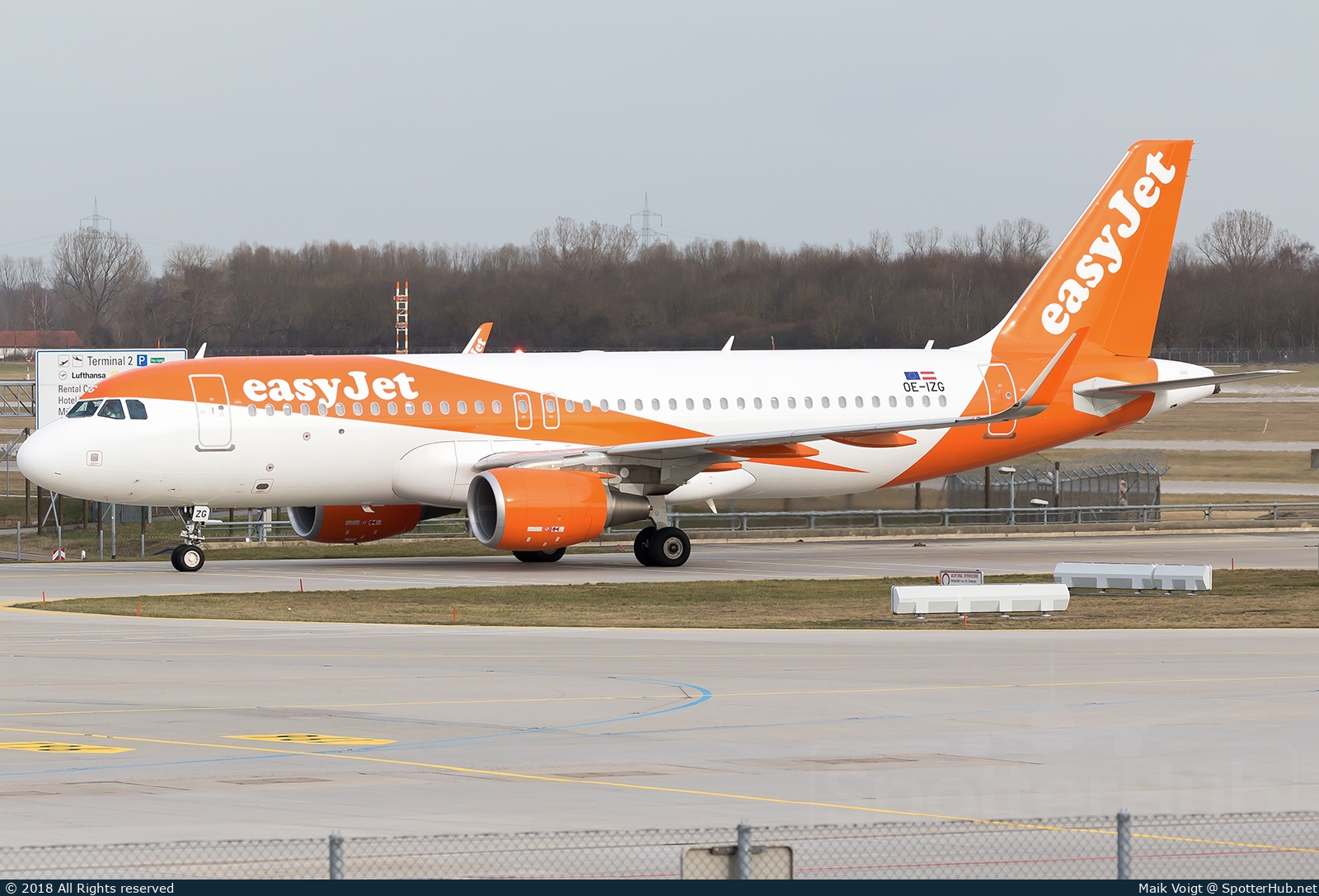 Photo of OE-IZG - Airbus A320-214 operated by easyJet Europe