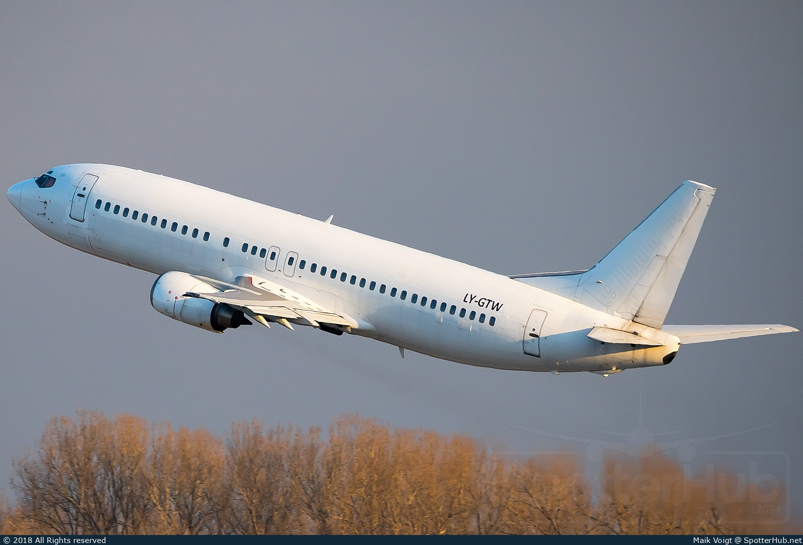 Photo of LY-GTW - Boeing 737-4Q8 operated by GetJet Airlines