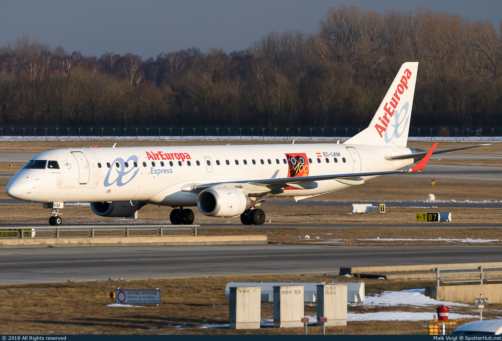 Photo of EC-LKM - Embraer ERJ-195LR operated by Air Europa Express (opb Aeronova)
