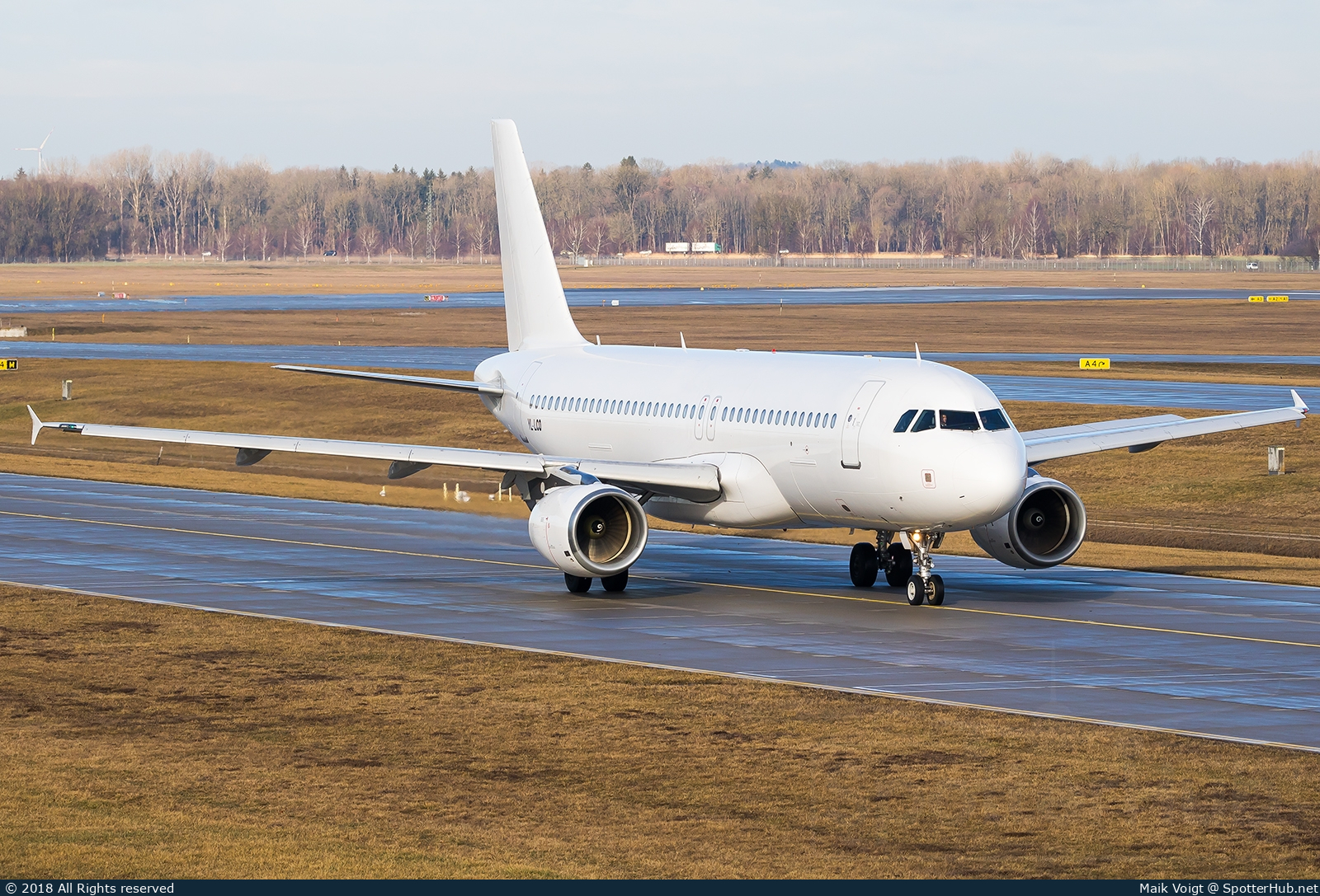 Photo of YL-LCO - Airbus A320-214 operated by SmartLynx Airlines