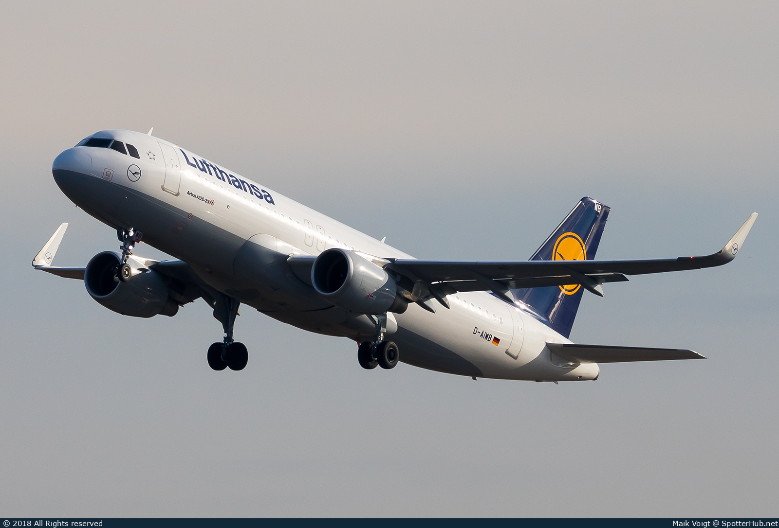 Photo of D-AIWB - Airbus A320-214 operated by Lufthansa