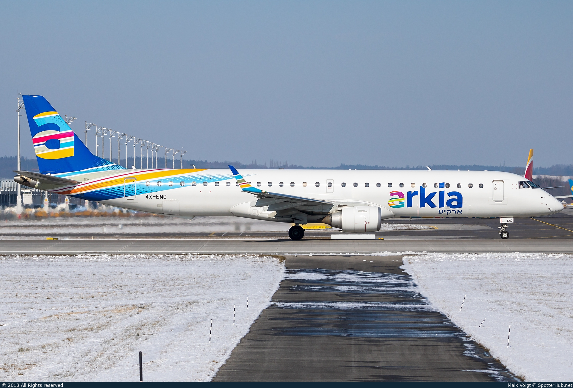 Photo of 4X-EMC - Embraer ERJ-195AR operated by Arkia Israeli Airlines