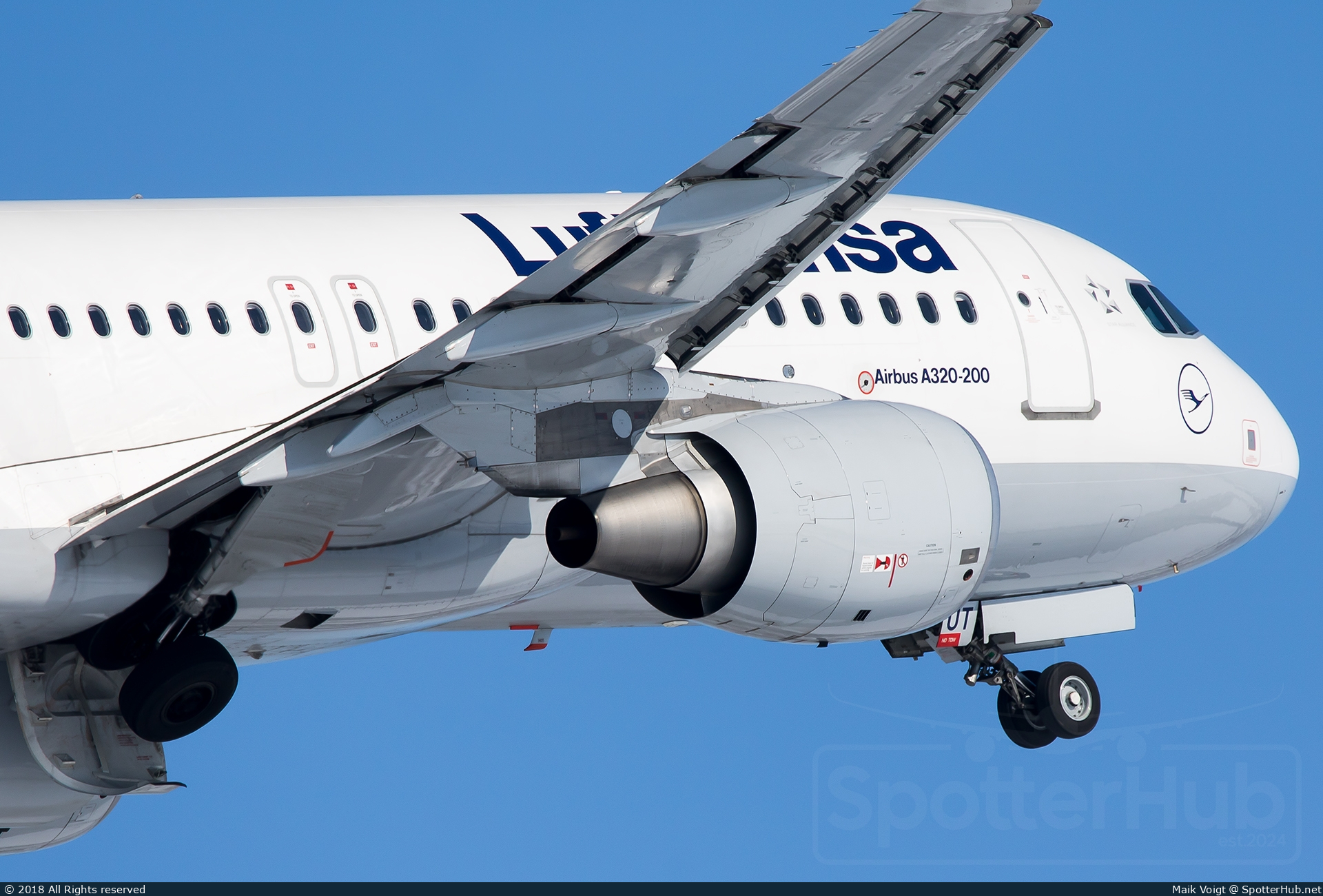 Photo of D-AIUT - Airbus A320-214 operated by Lufthansa