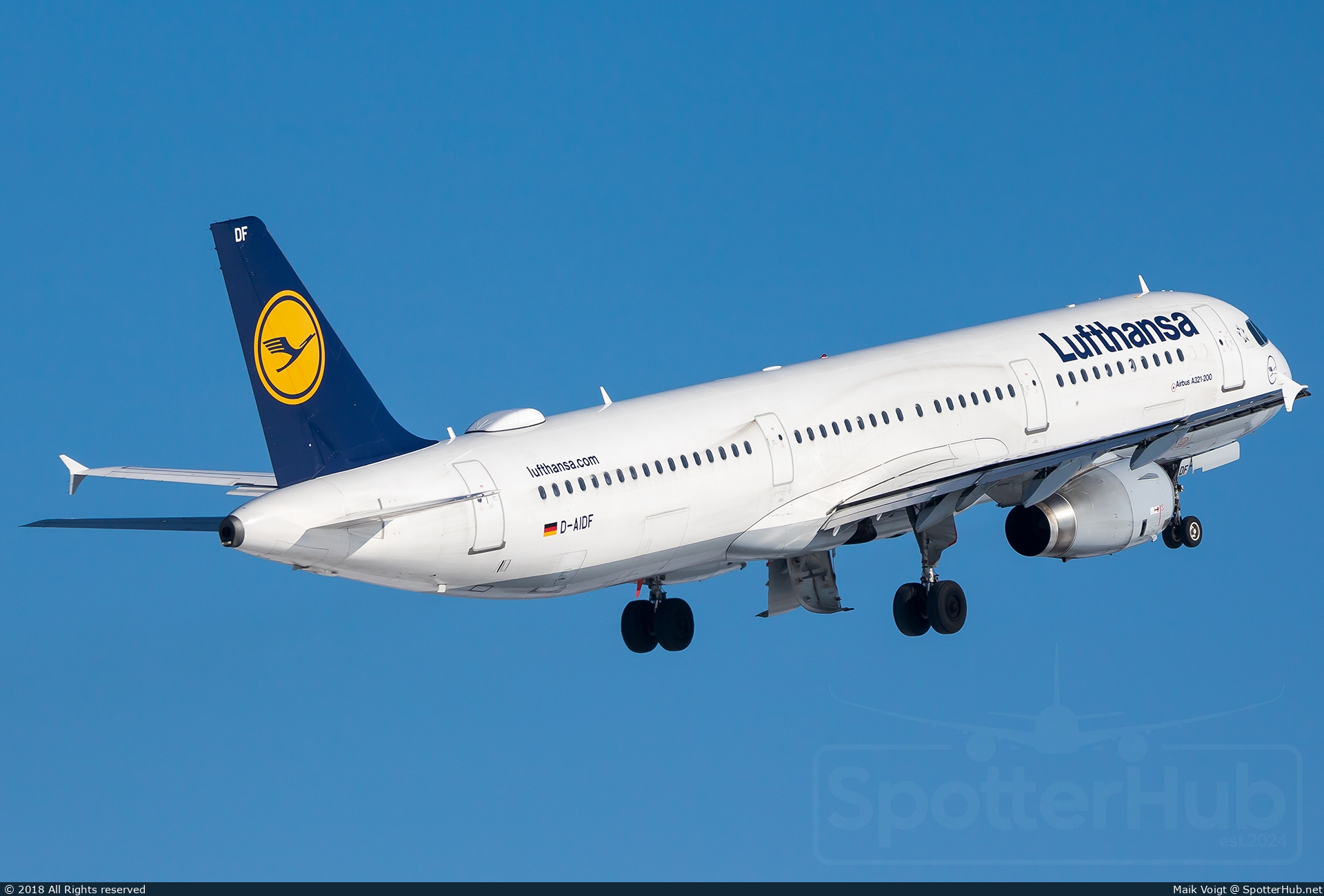 Photo of D-AIDF - Airbus A321-231 operated by Lufthansa