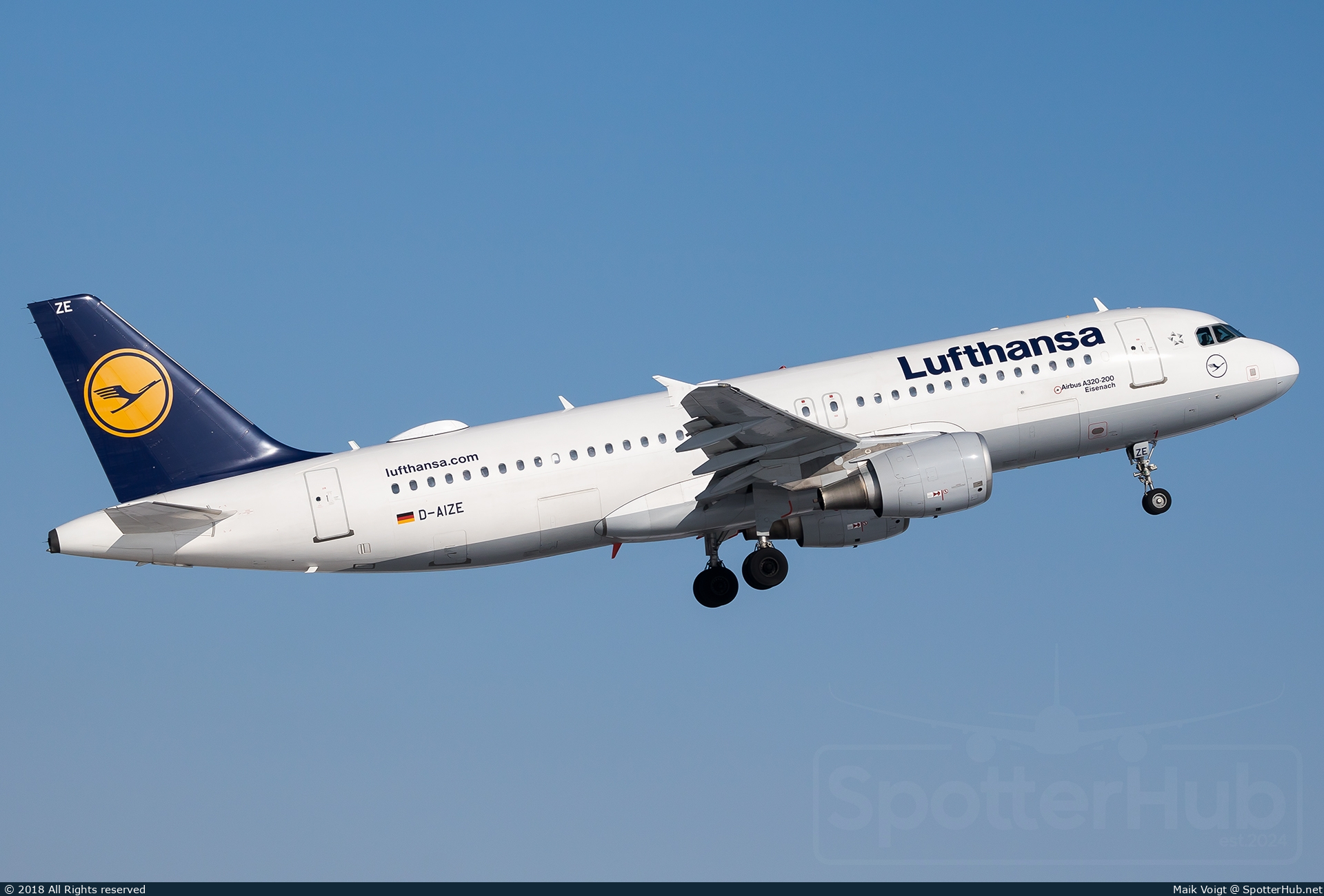 Photo of D-AIZE - Airbus A320-214 operated by Lufthansa