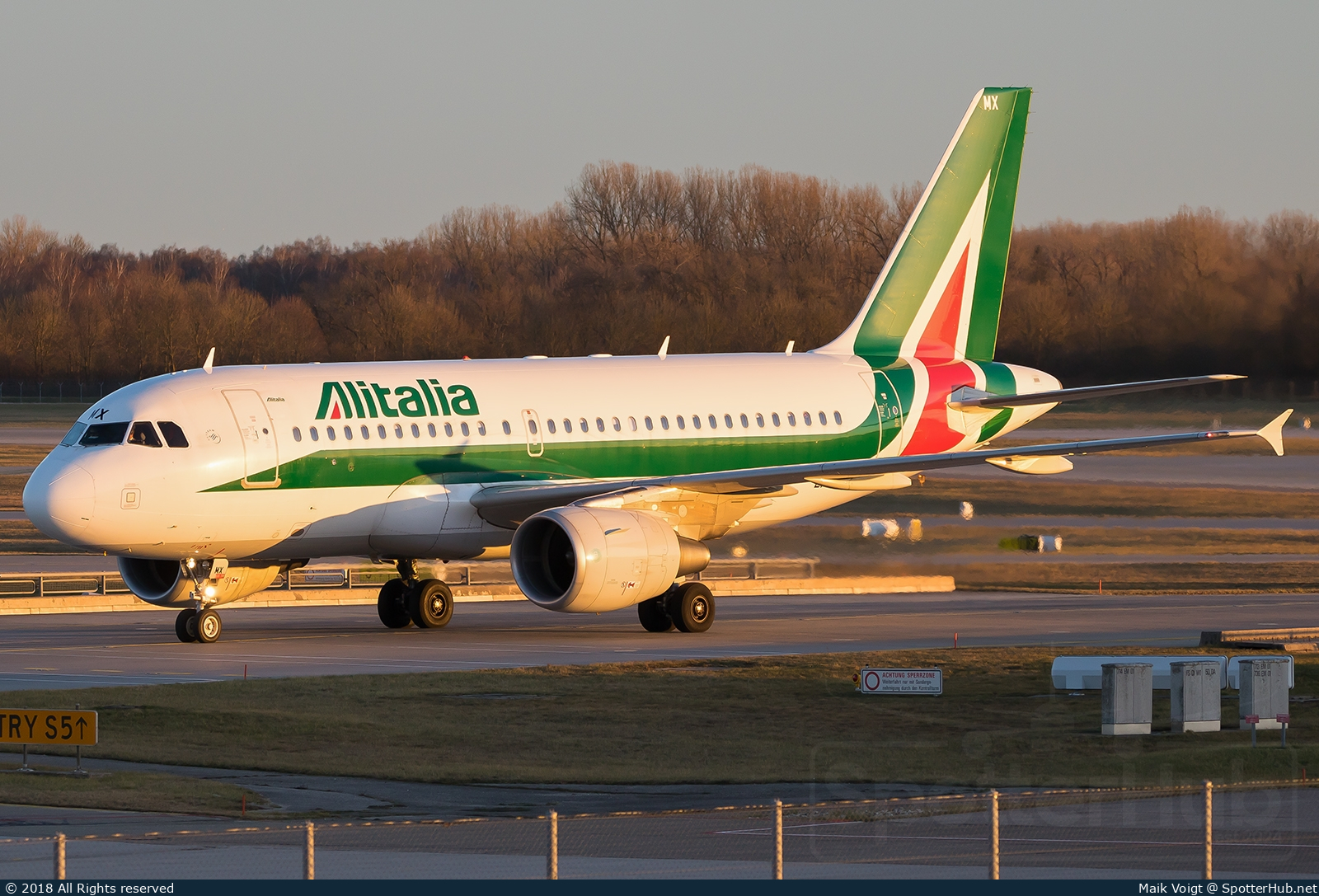 Photo of EI-IMX - Airbus A319-111 operated by Alitalia