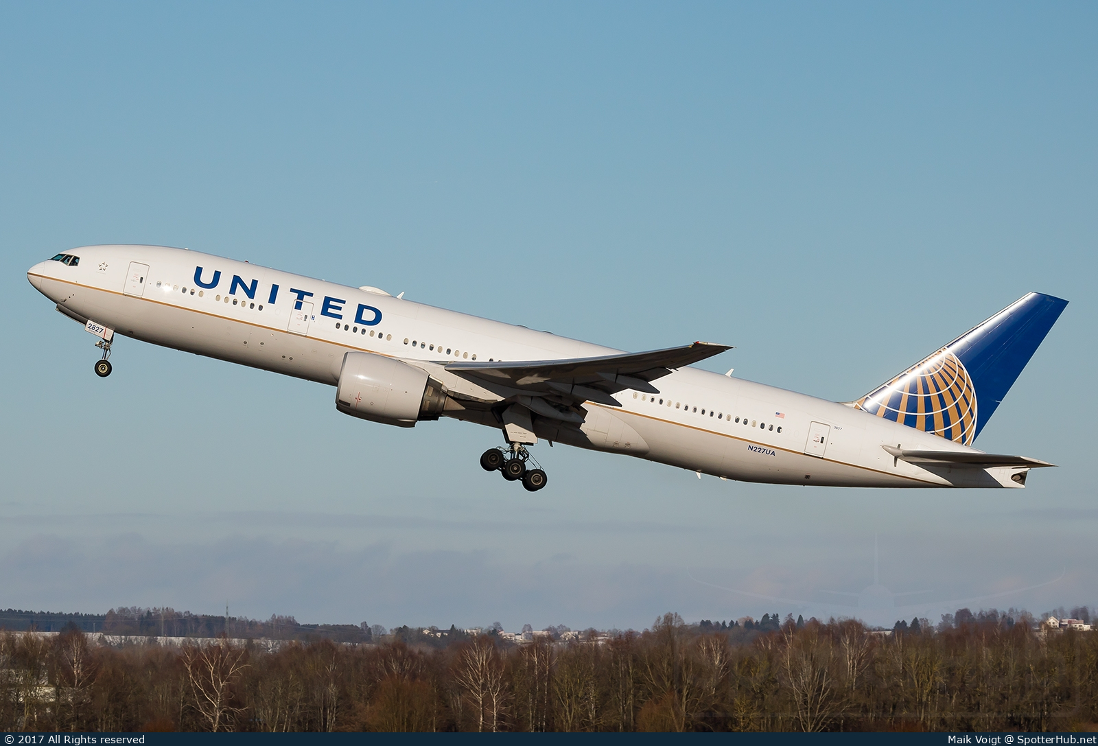 Photo of N227UA - Boeing 777-222(ER) operated by United Airlines