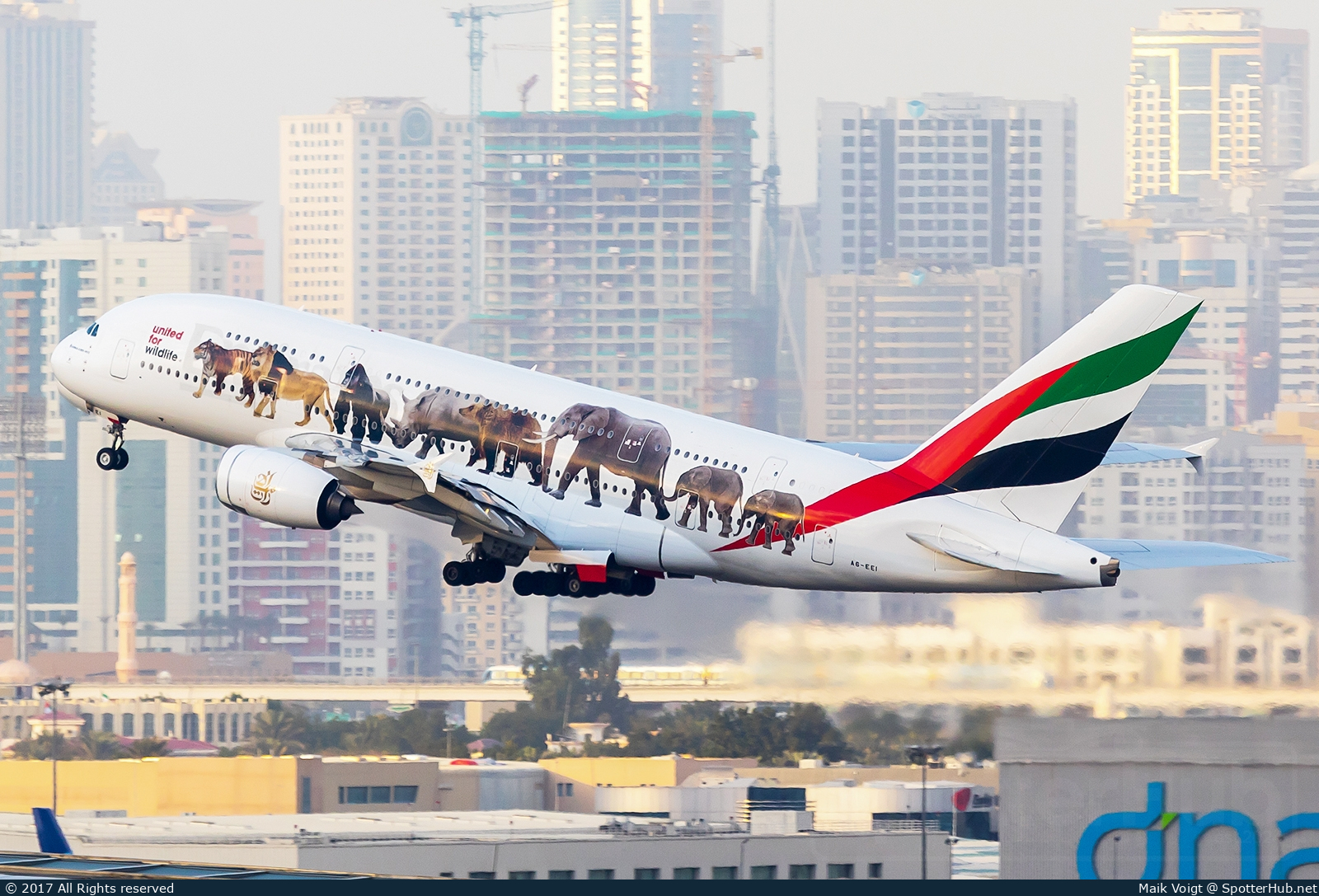 Photo of A6-EEI - Airbus A380-861 operated by Emirates