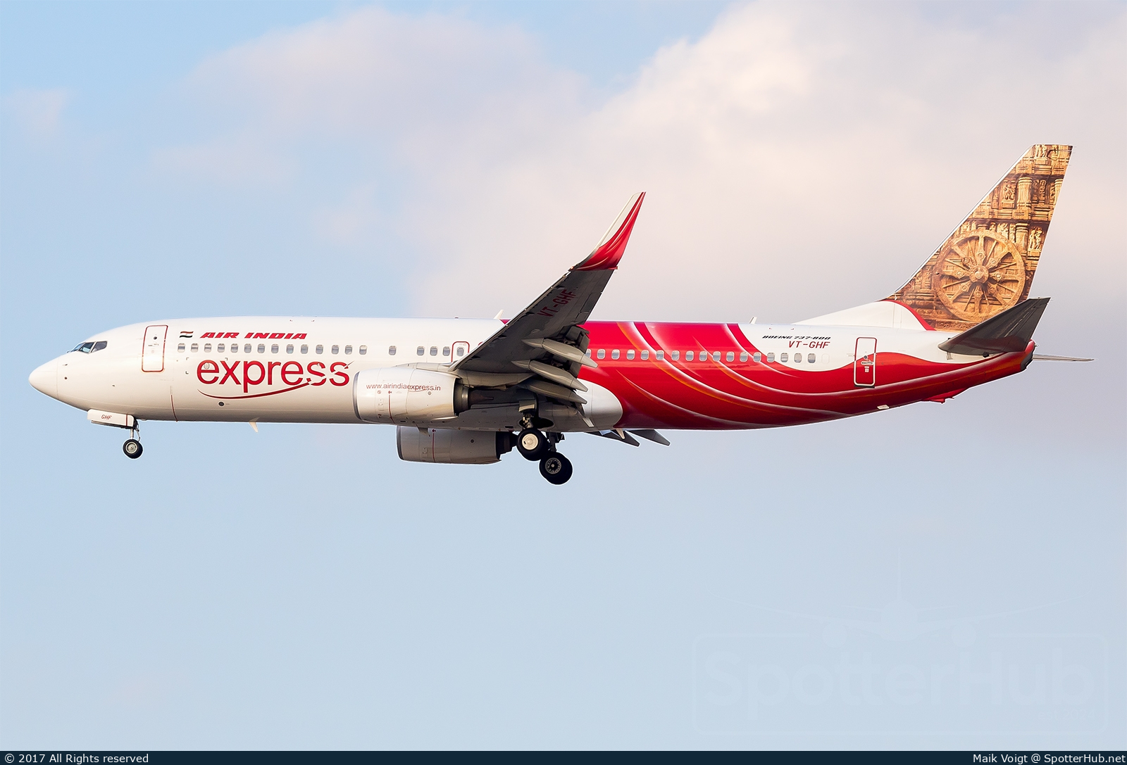 Photo of VT-GHF - Boeing 737-86N operated by Air India Express