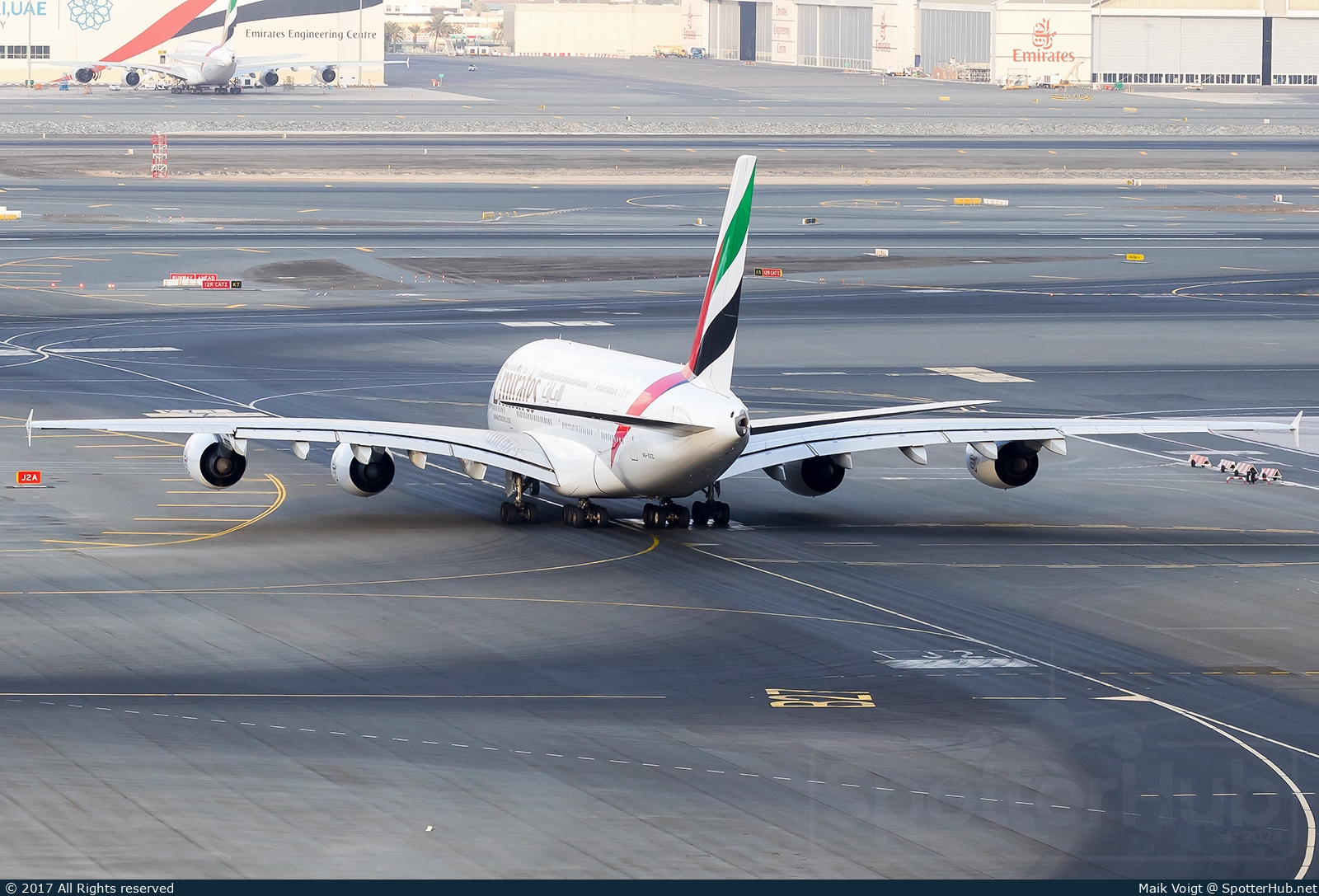 Photo of A6-EEZ - Airbus A380-861 operated by Emirates