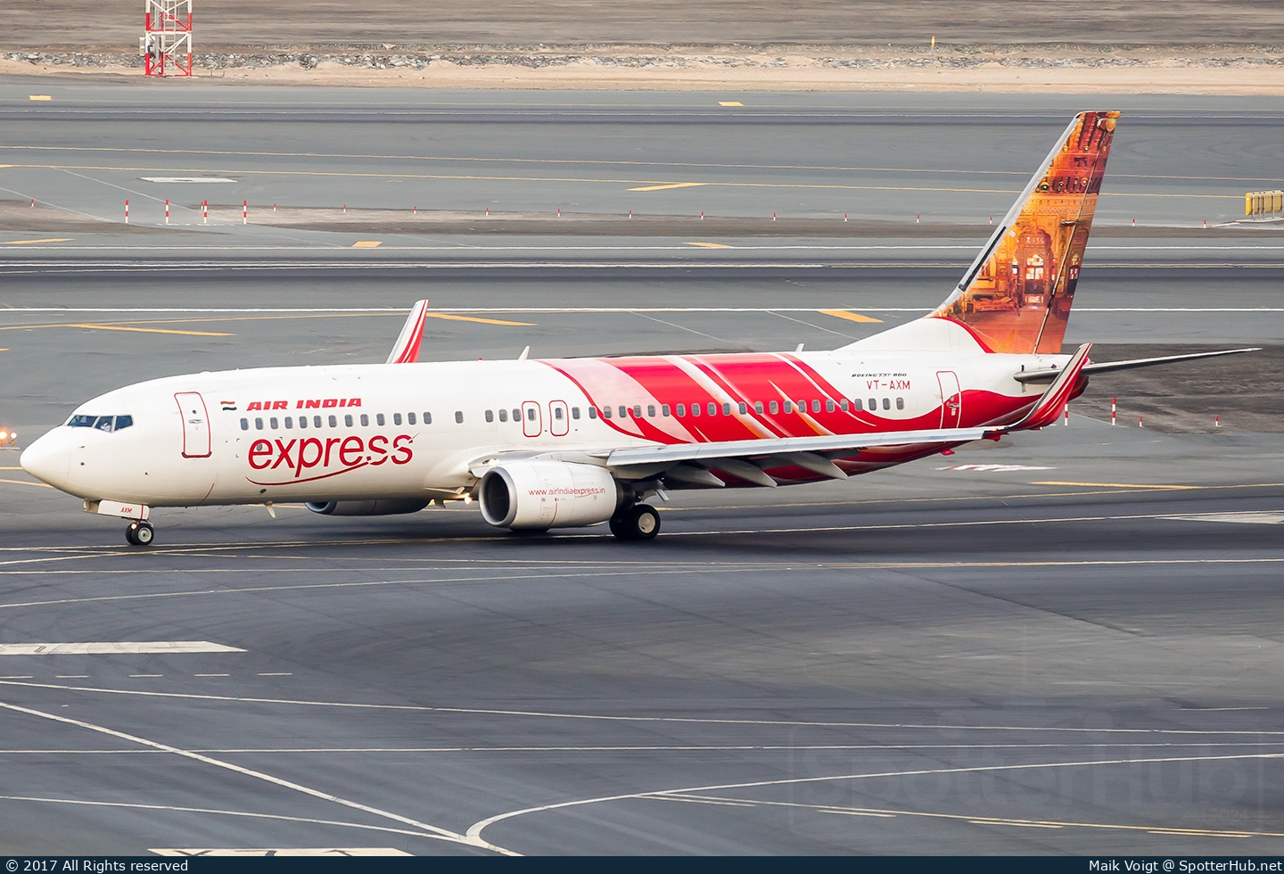 Photo of VT-AXM - Boeing 737-8HG operated by Air India Express