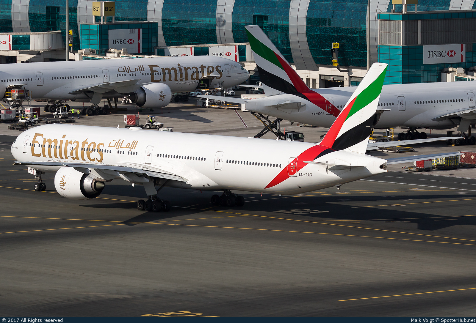 Photo of A6-ECT - Boeing 777-31H(ER) operated by Emirates