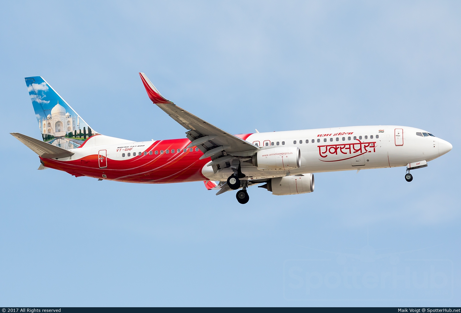 Photo of VT-GHF - Boeing 737-86N operated by Air India Express