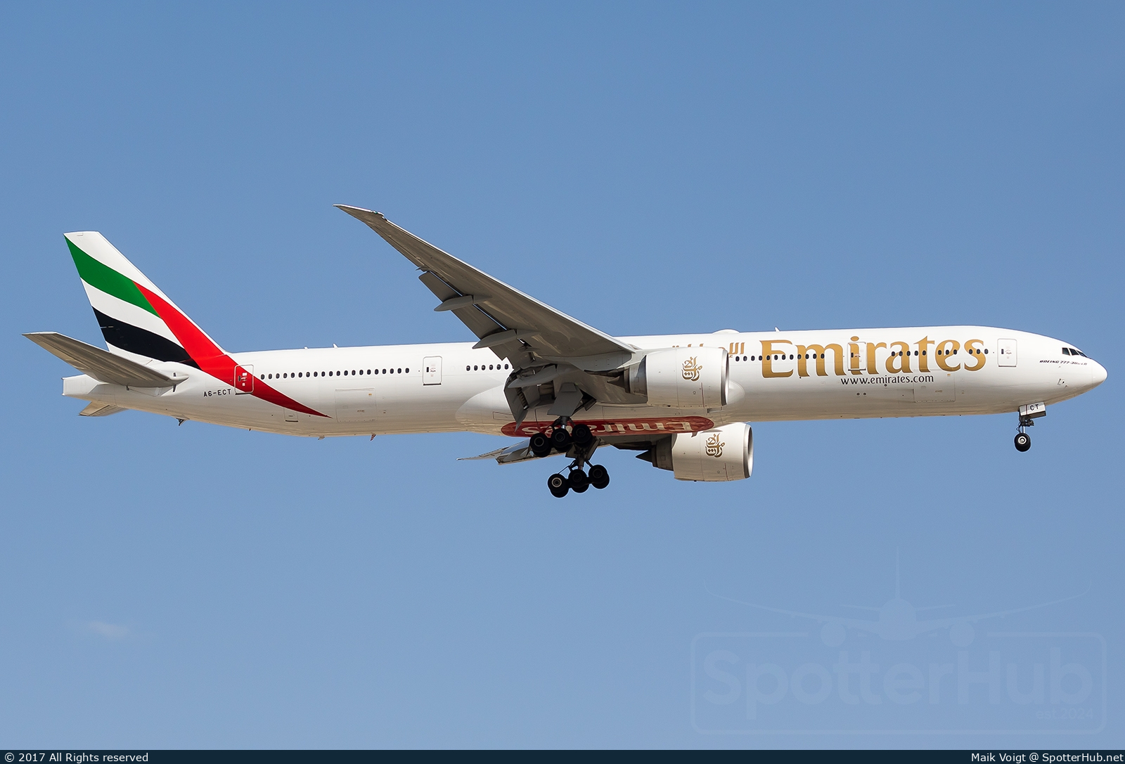 Photo of A6-ECT - Boeing 777-31H(ER) operated by Emirates