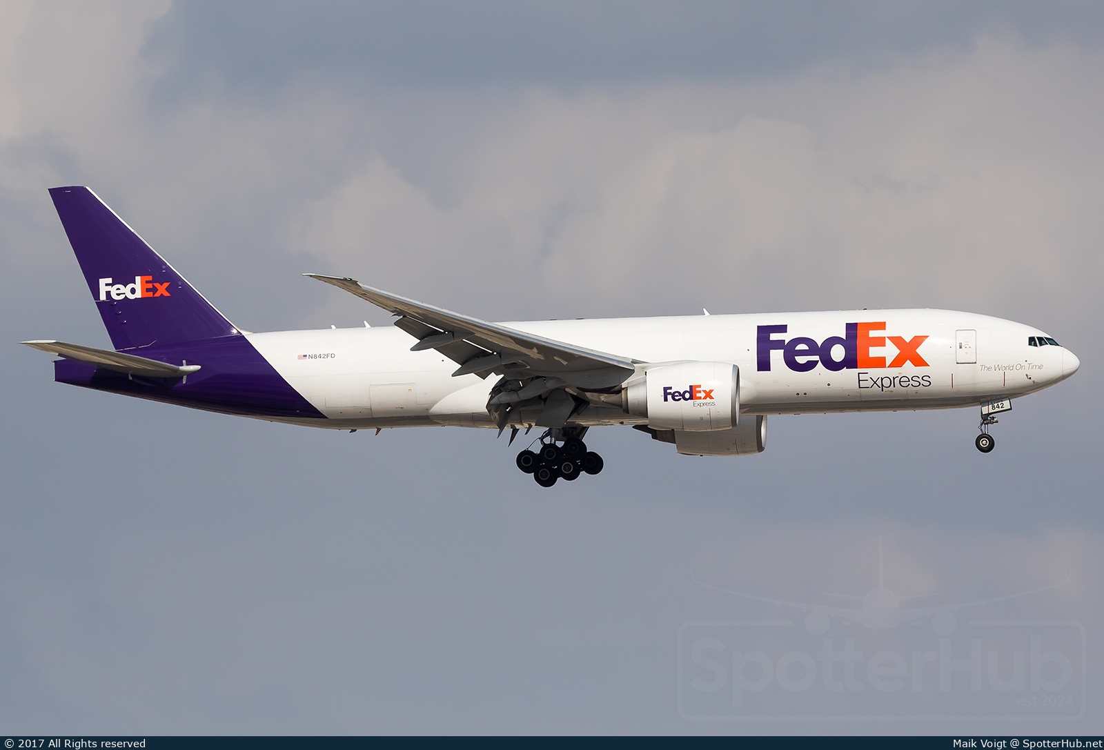 Photo of N842FD - Boeing 777-FHT operated by FedEx