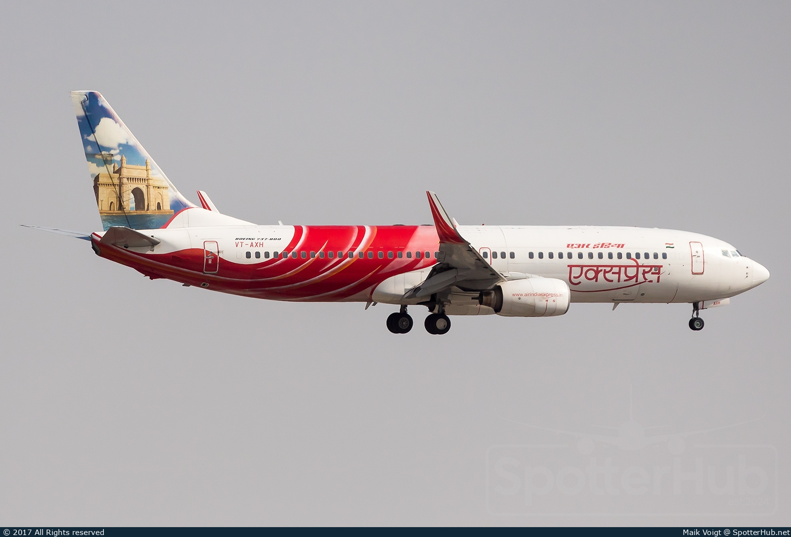 Photo of VT-AXH - Boeing 737-8HG operated by Air India Express