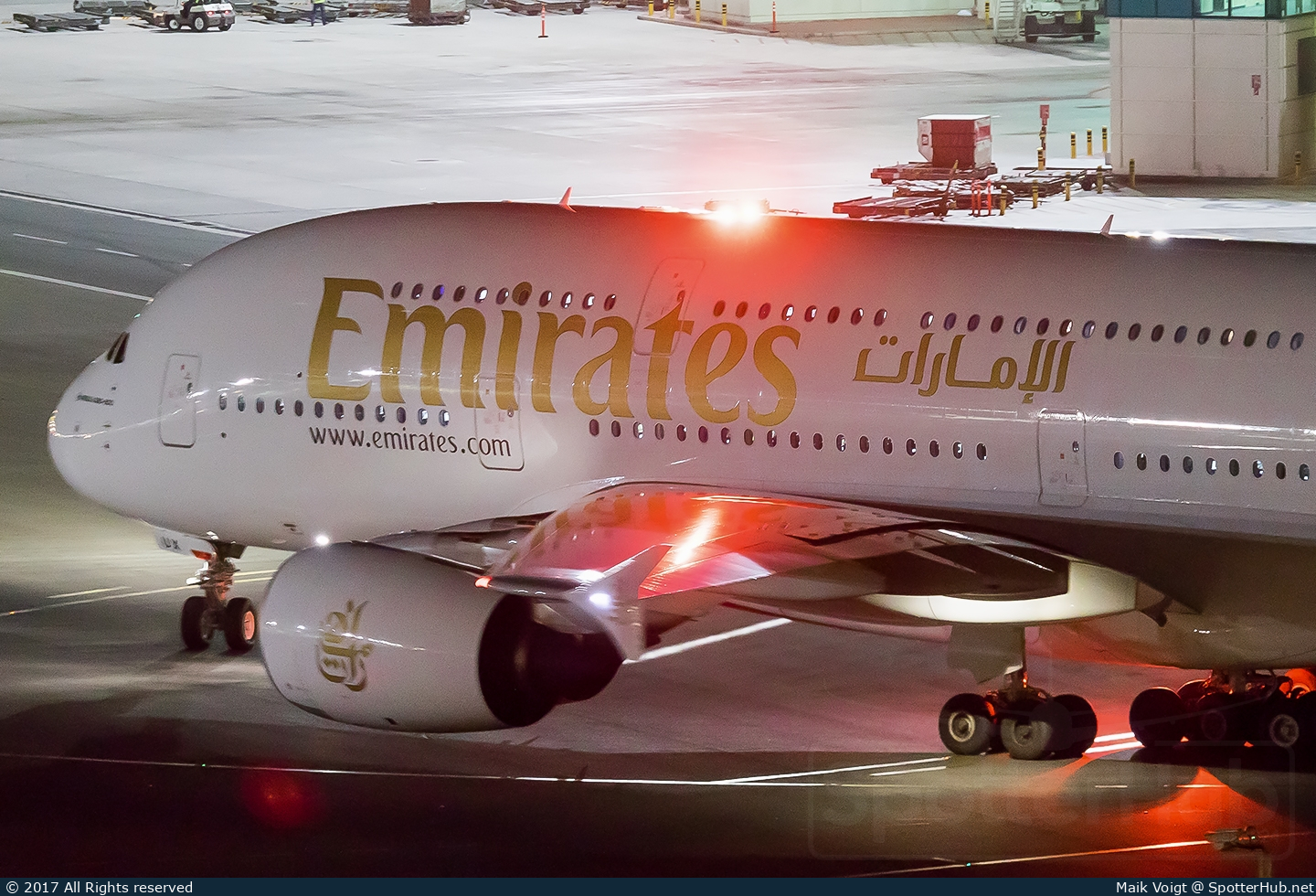 Photo of A6-EUX - Airbus A380-842 operated by Emirates