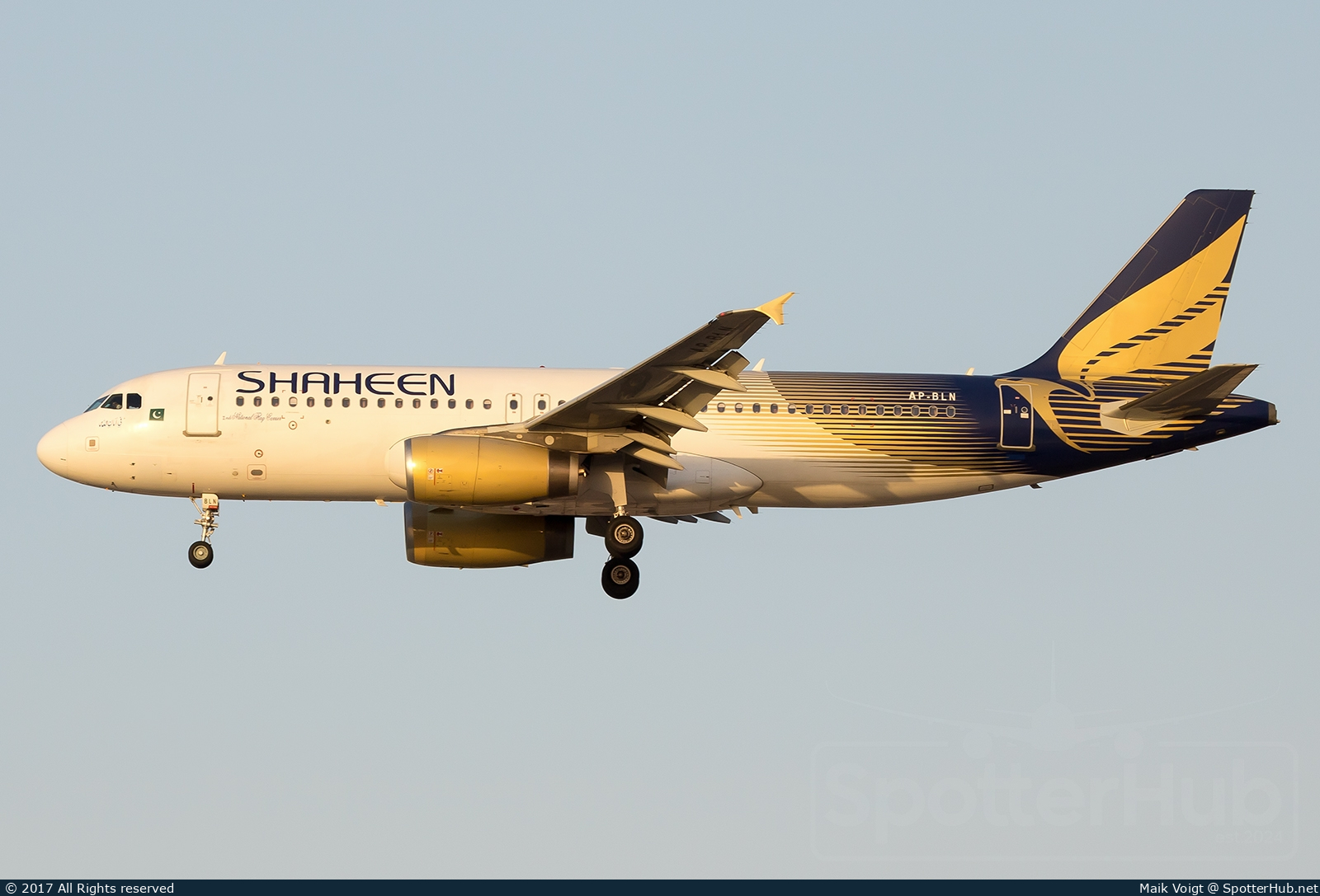Photo of AP-BLN - Airbus A320-232 operated by Shaheen Air