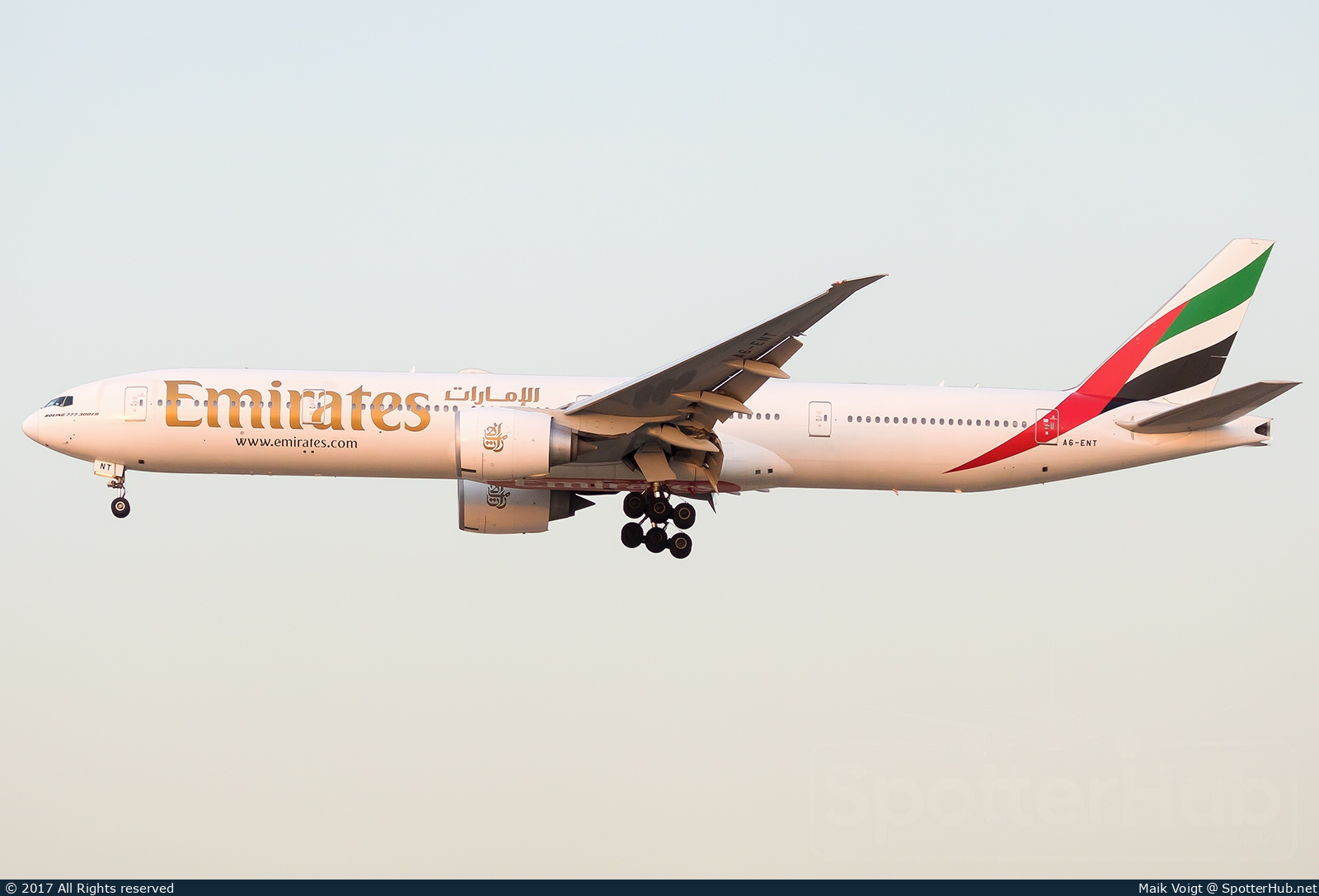 Photo of A6-ENT - Boeing 777-31H(ER) operated by Emirates