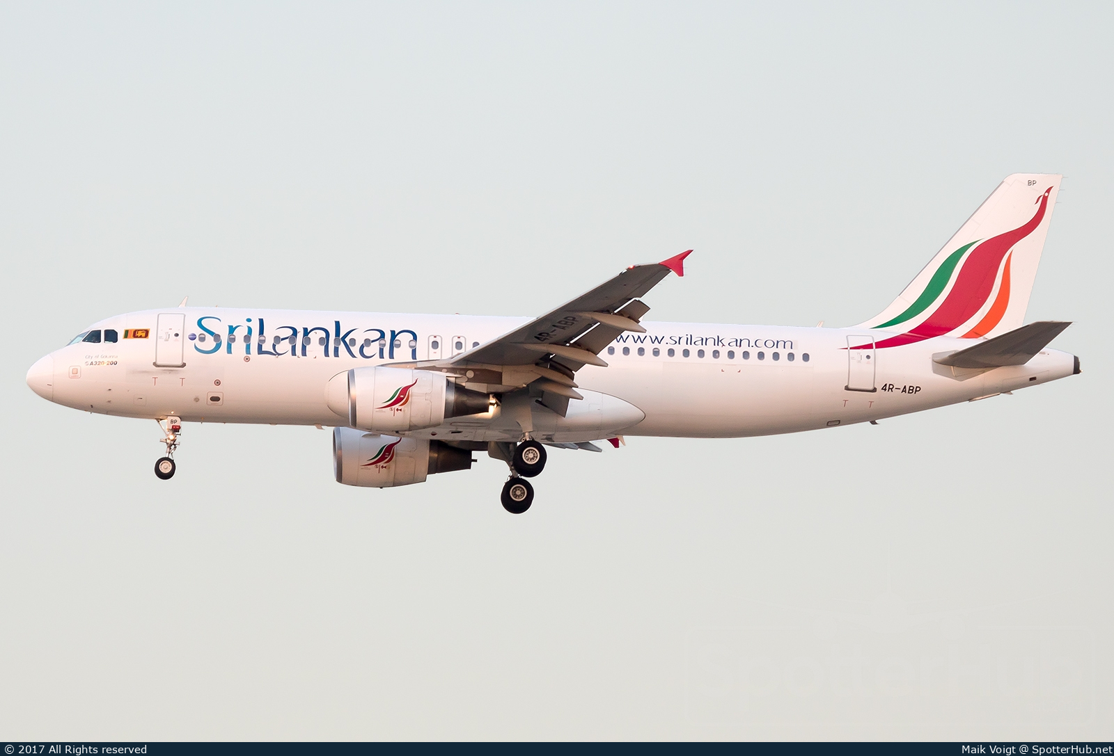 Photo of 4R-ABR - Airbus A321-231 operated by SriLankan Airlines