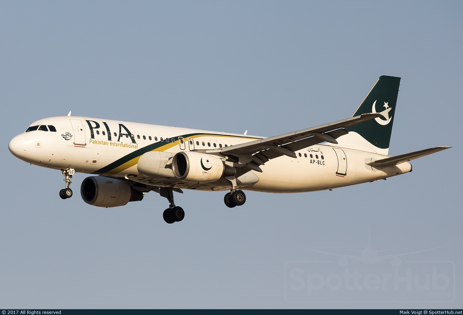 Photo of AP-BLC - Airbus A320-214 operated by PIA Pakistan International Airlines