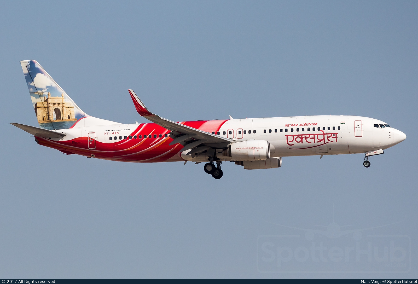 Photo of VT-AXH - Boeing 737-8HG operated by Air India Express
