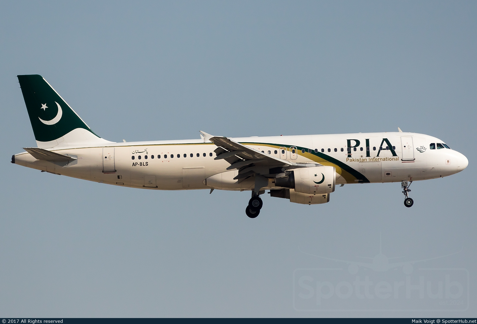 Photo of AP-BLS - Airbus A320-214 operated by PIA Pakistan International Airlines