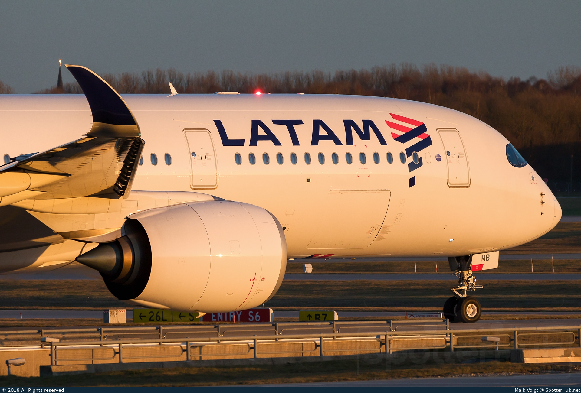 Photo of A7-AMB - Airbus A350-941 operated by Qatar Airways (opb LATAM Airlines Brasil)